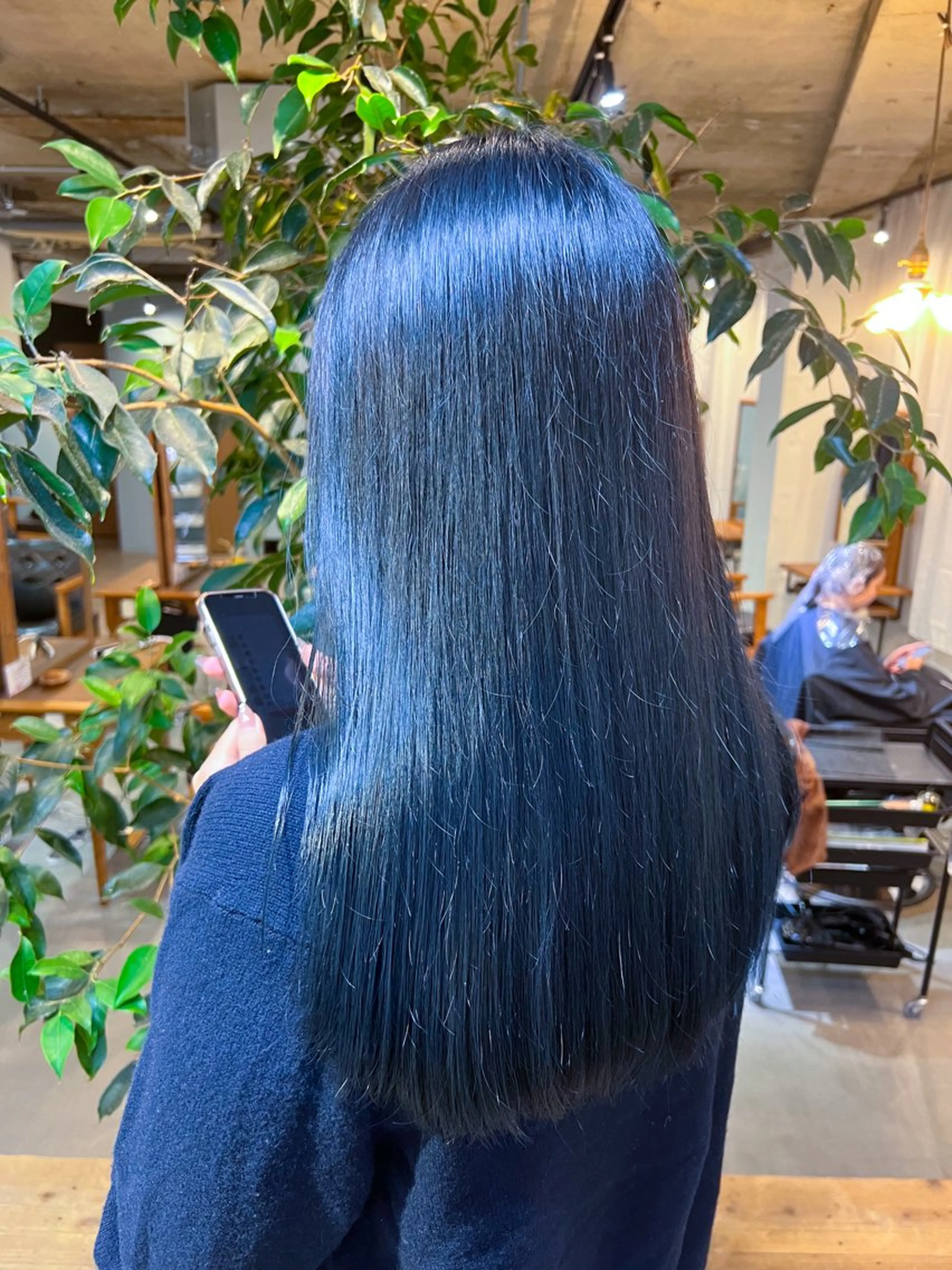 ロング カラー 黒髪 ブルーカラー ブルーブラック ヘアカラー トリートメント 髪質改善/艶髪カラー 関野文也のヘアスタイル