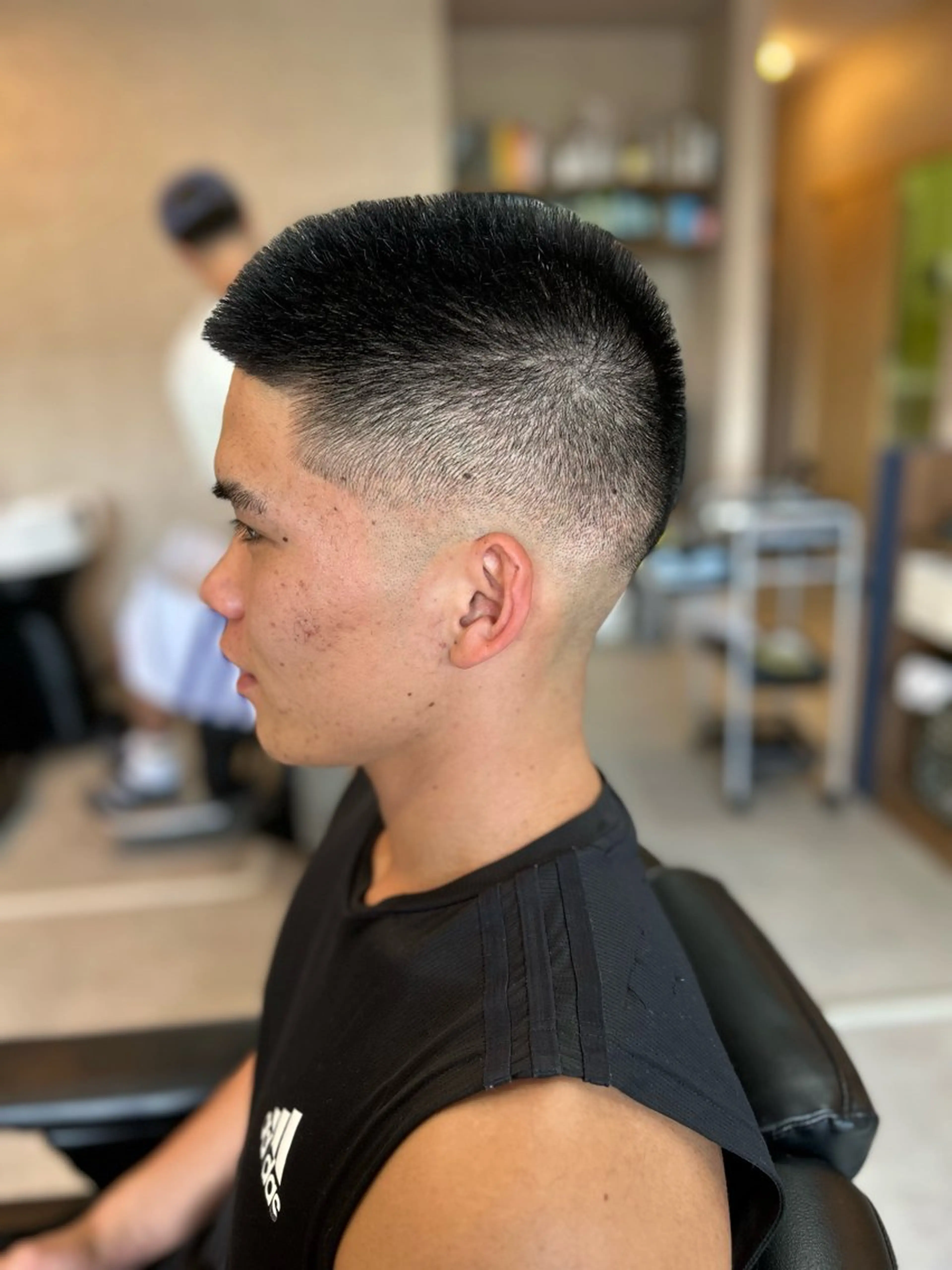 ショート メンズ フェードカット カット THEBARBER TEN所属・伊禮 海凪のヘアスタイル