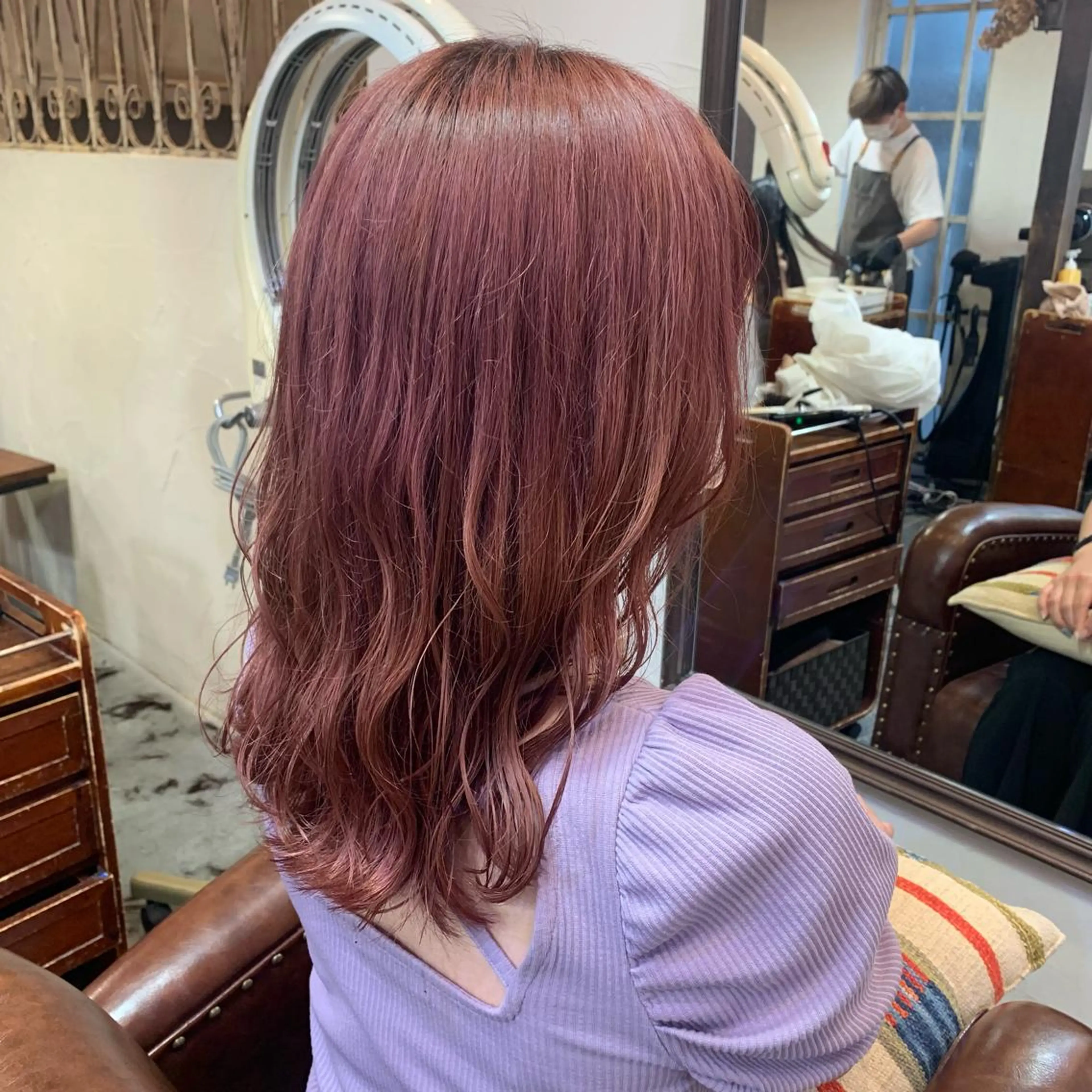 ミディアム カラー ヘアアレンジ ベージュカラー ピンクカラー ピンクベージュ 吉川 陽菜のヘアスタイル