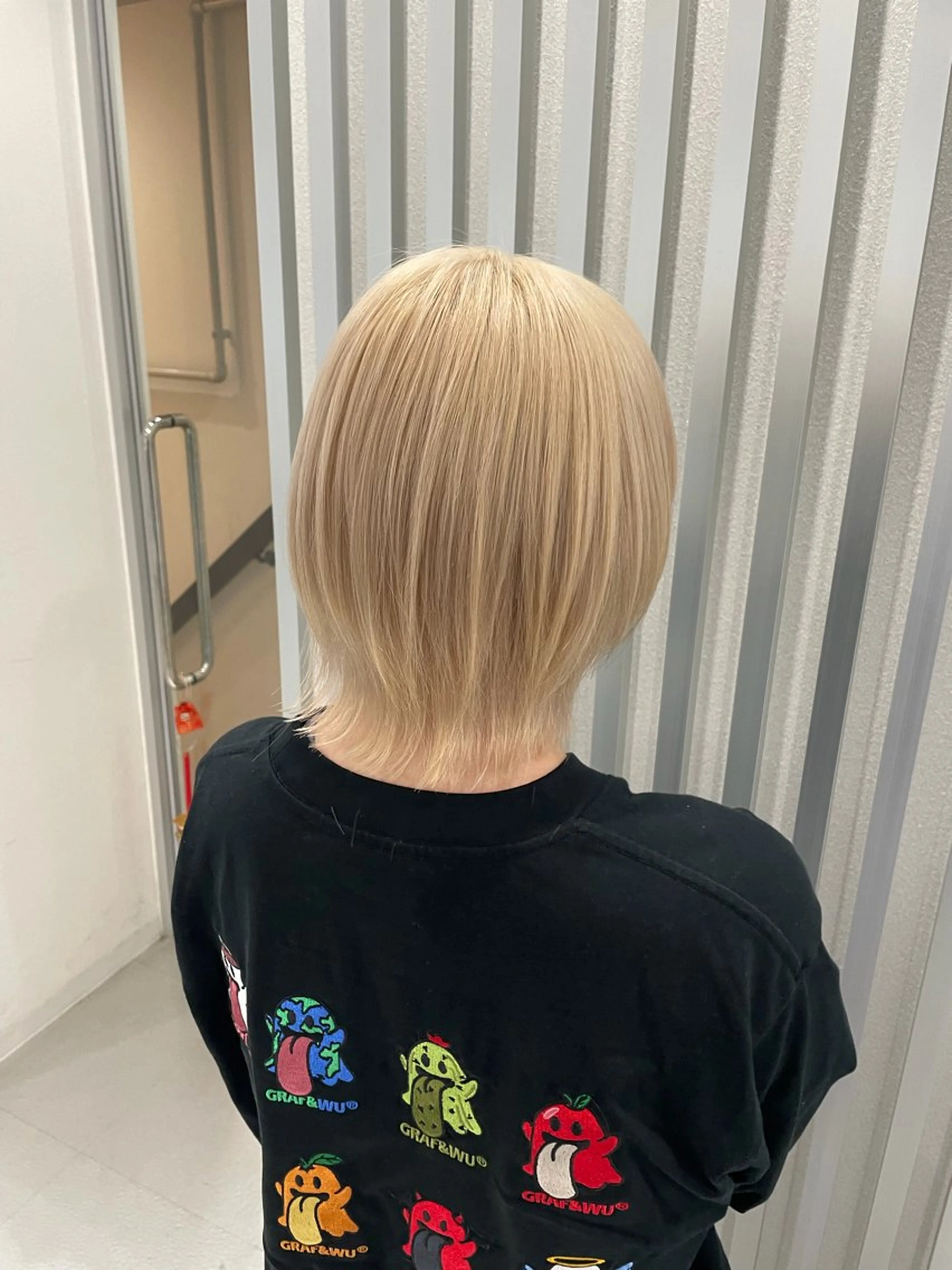 ショート カラー ベージュカラー ホワイトベージュ 野崎 孝章のヘアスタイル