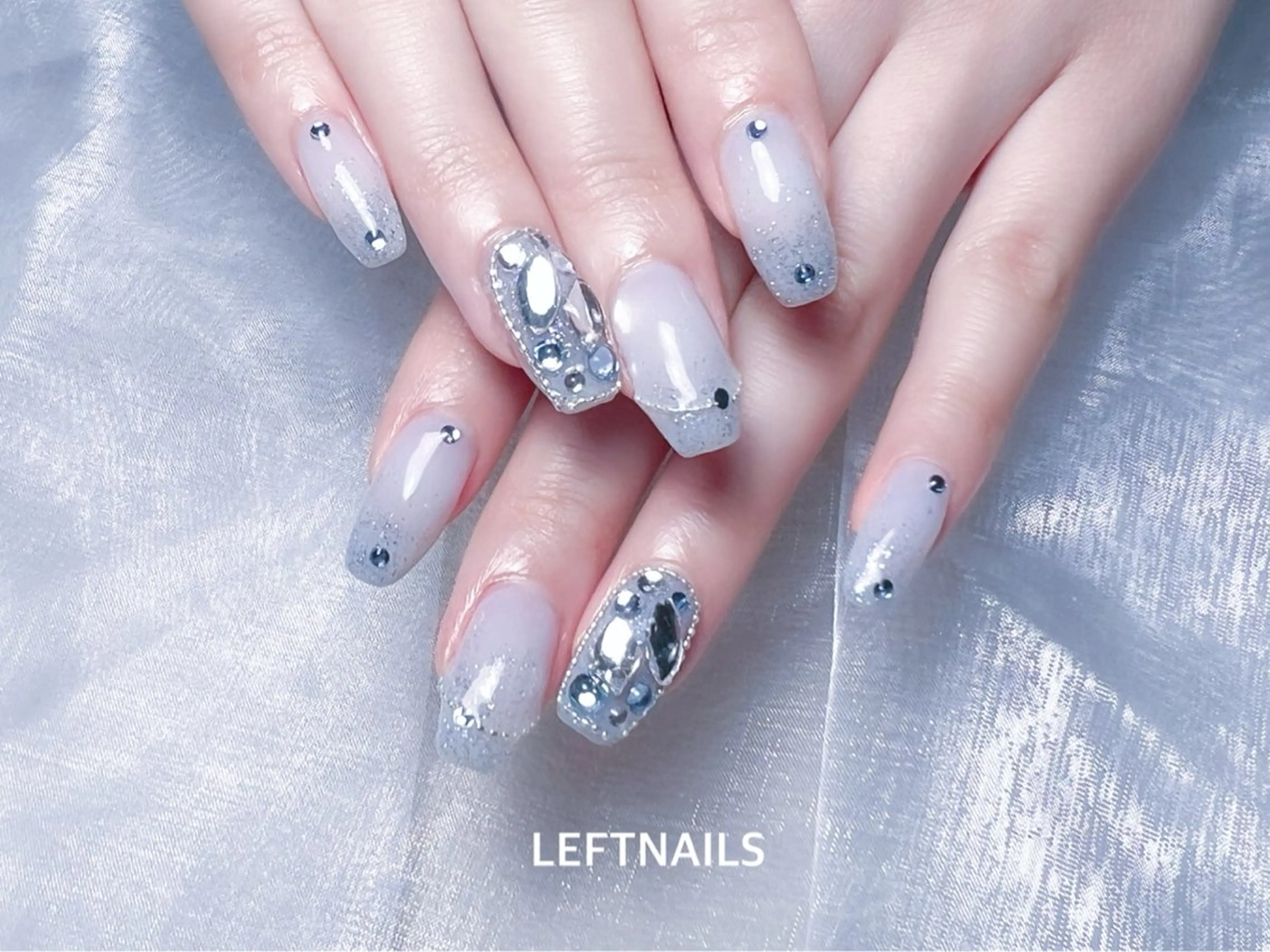 ネイル LEFTNAILS フィルインニュアンスのネイルデザイン