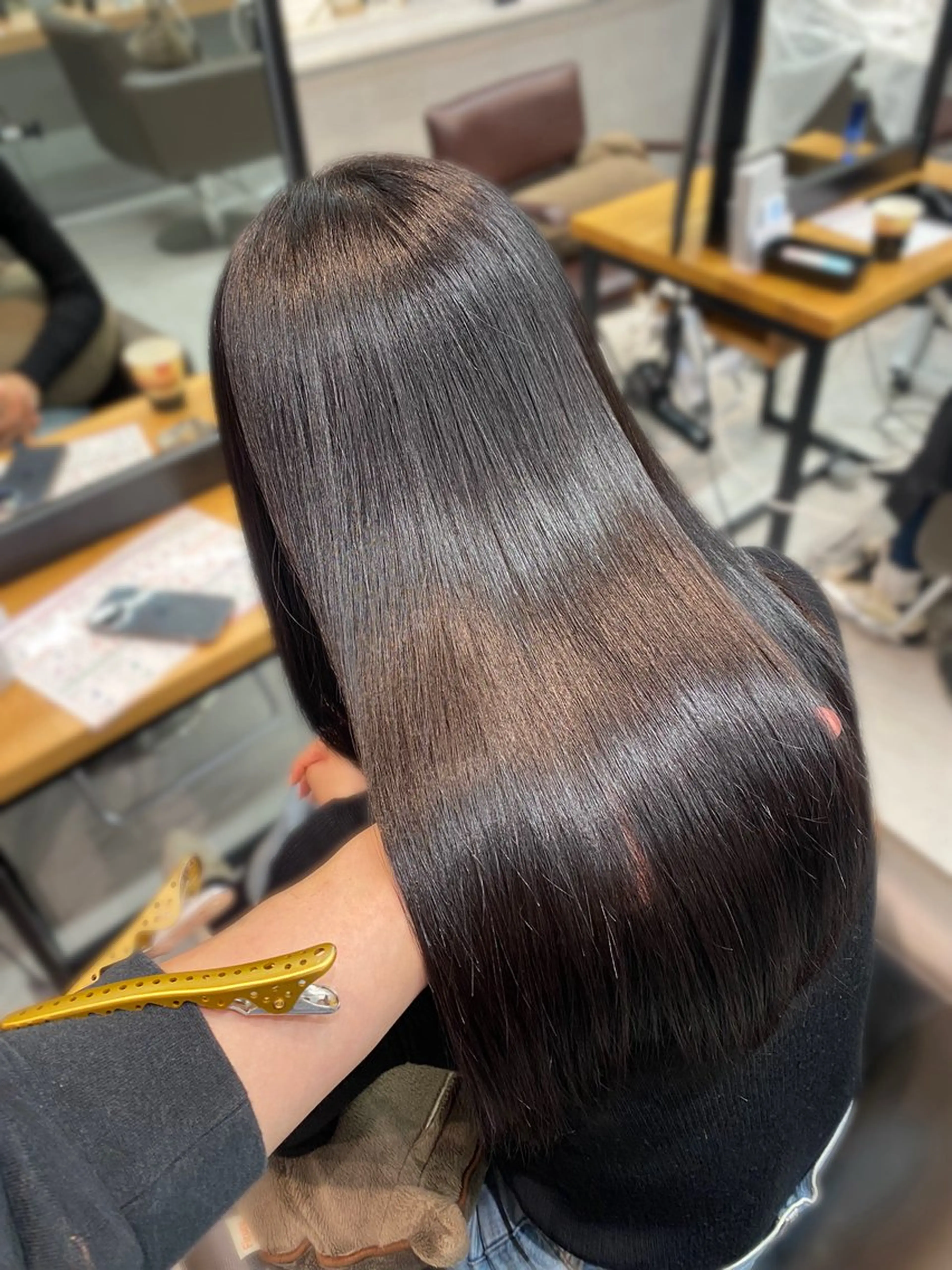 セミロング カラー 髪質改善 ヘアカラー トリートメント 銀座メンズパーマ🦚 ブリーチ🌿レイヤーのヘアスタイル