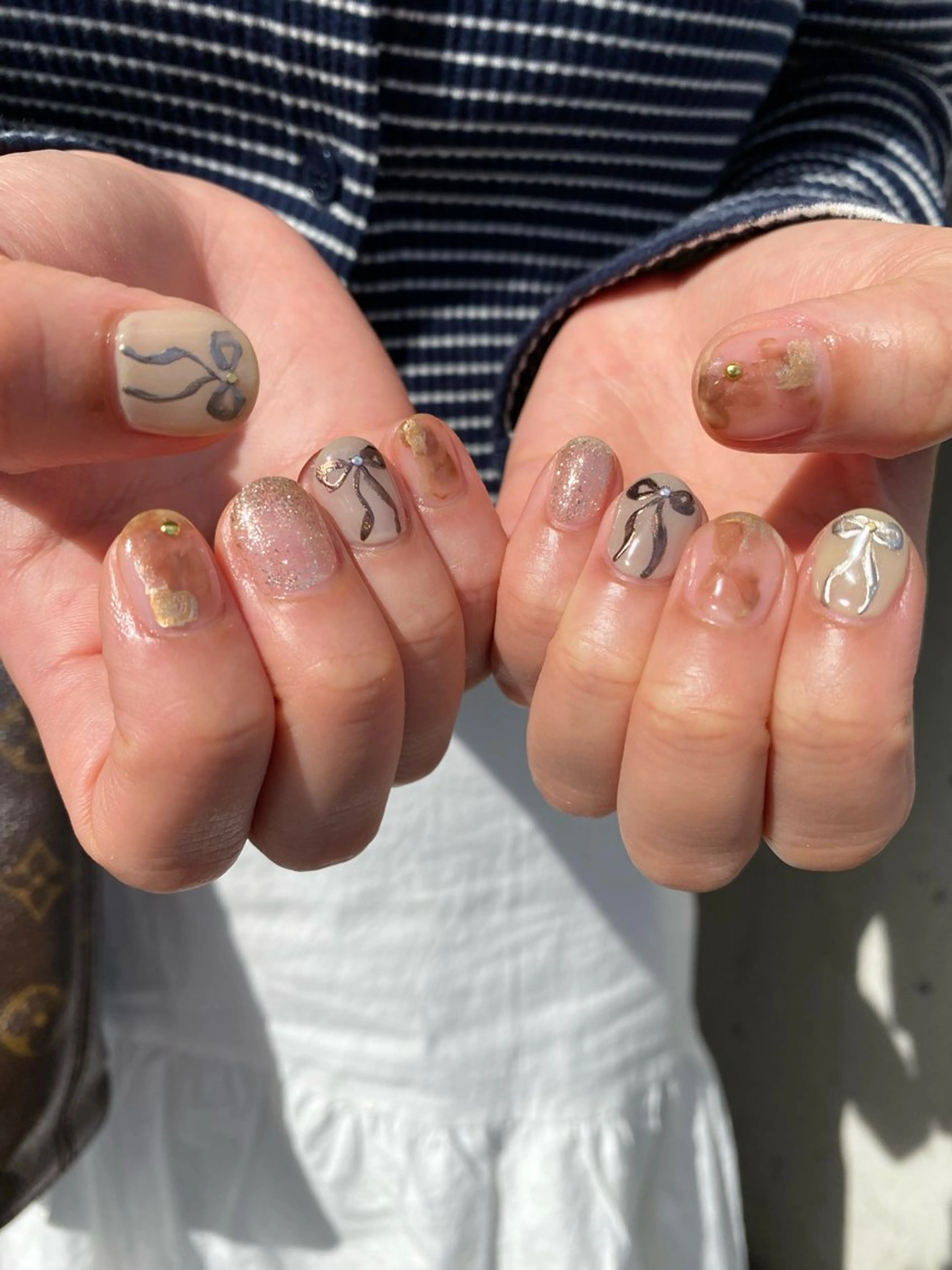 ネイル マグネットネイル ニュアンスネイル リボン シンプルネイル 春ネイル ハンドネイル 草加ニュアンスネイル 🌚hersのネイルデザイン