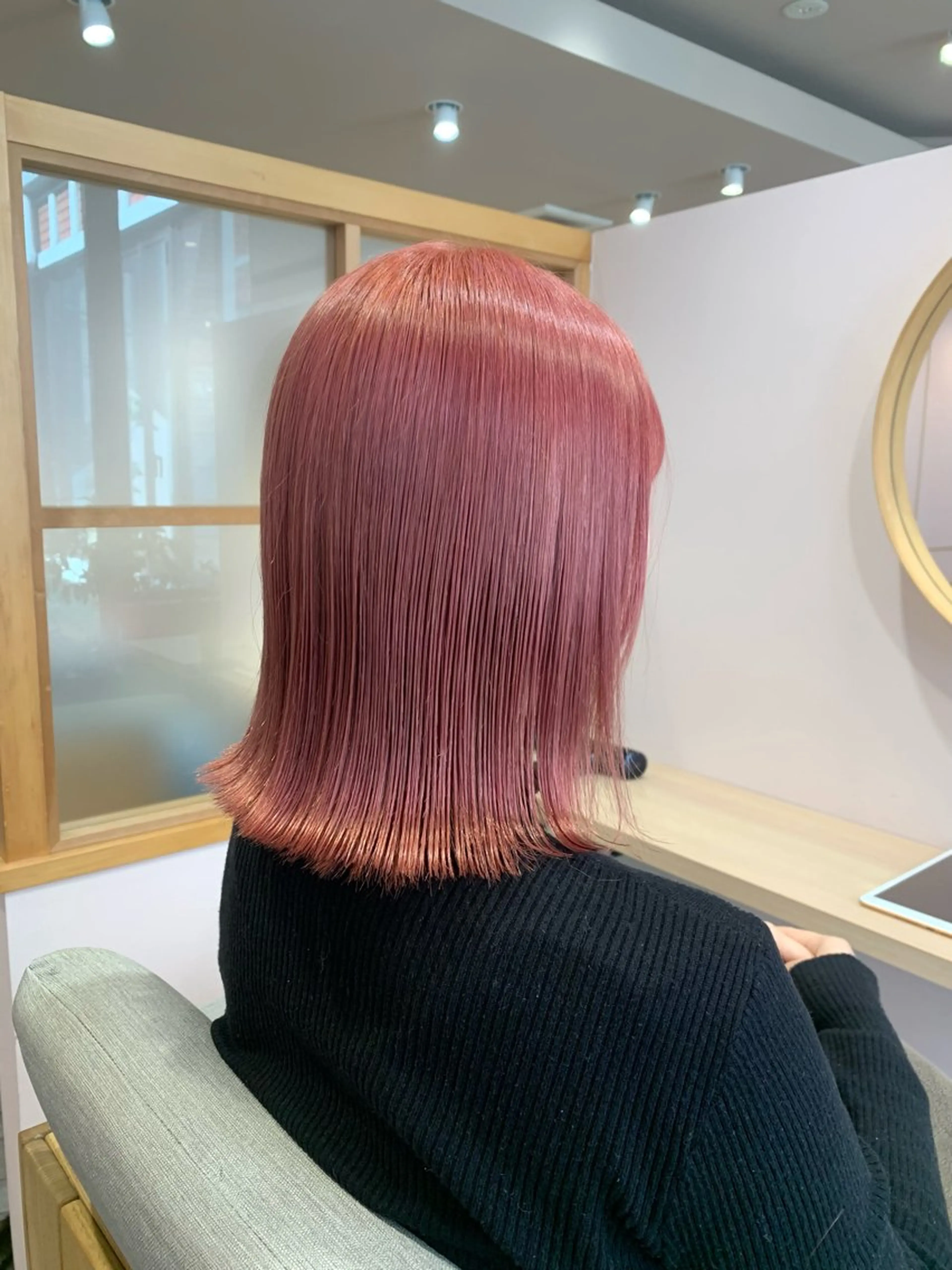 ミディアム カラー ピンクカラー rio .のヘアスタイル