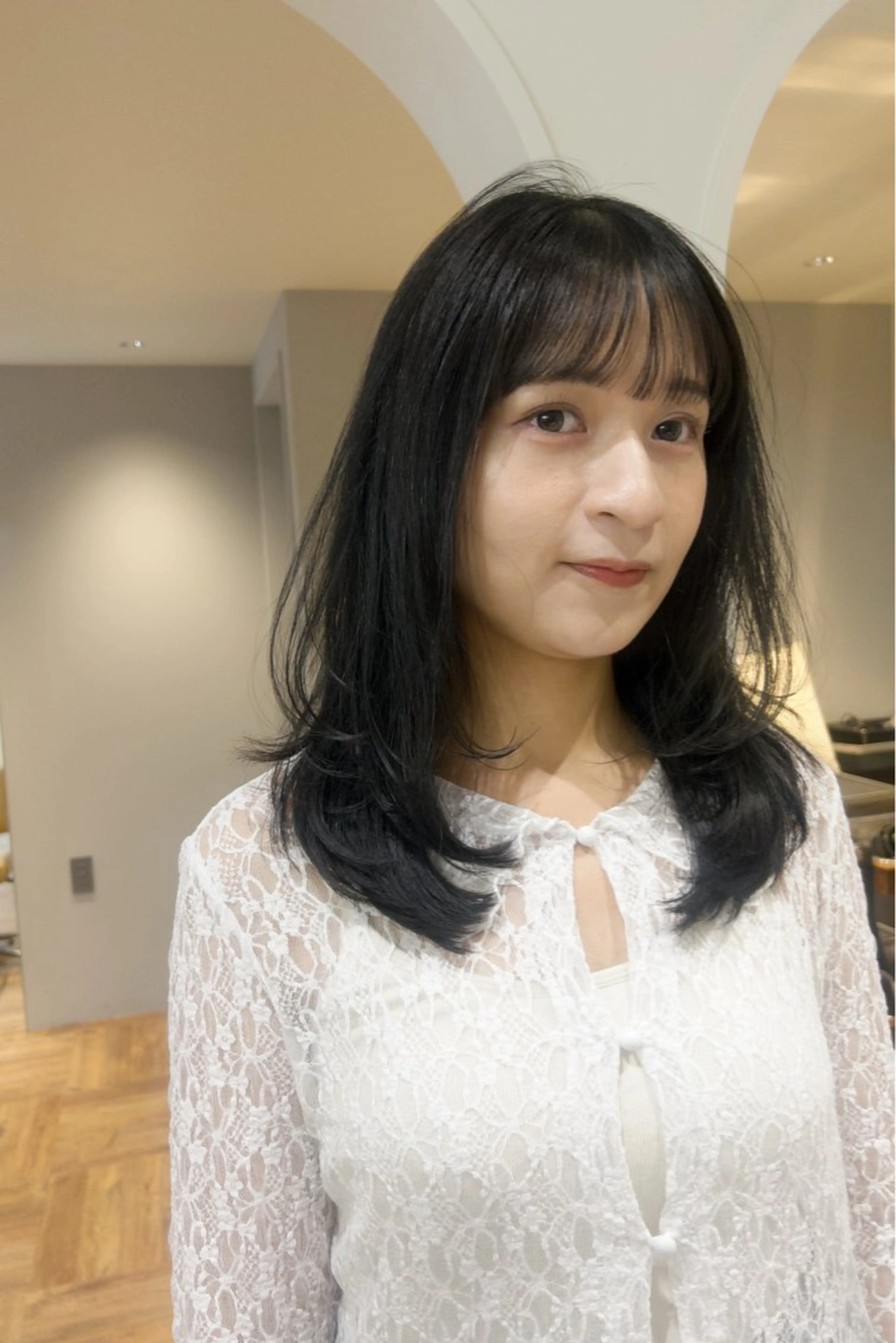 セミロング カラー カット ヘアカラー Lomalia Moemiのヘアスタイル