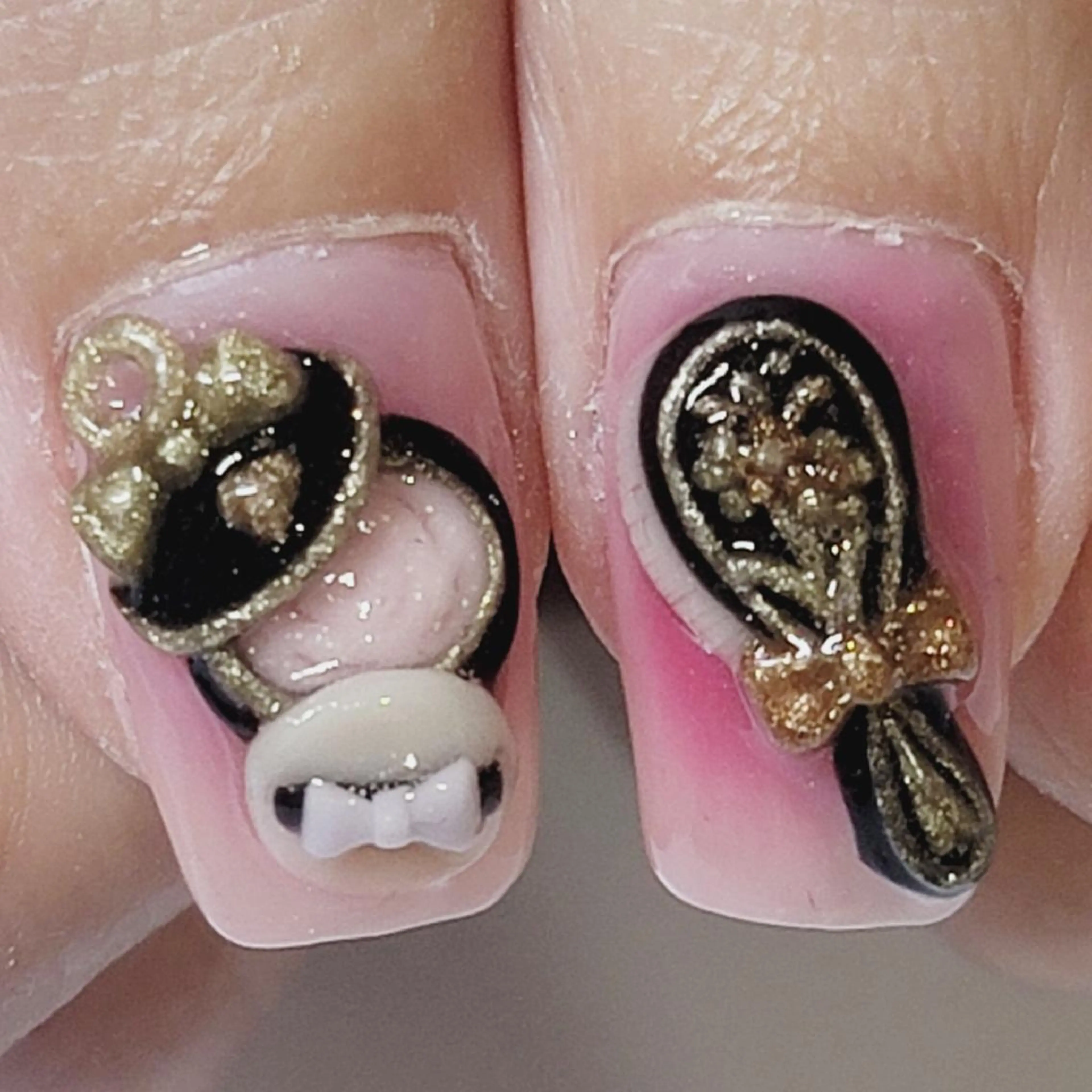 ネイル アートネイル チークネイル ピンク ピンクベージュ 赤色 ハンドネイル よしだ ひろきのネイルデザイン