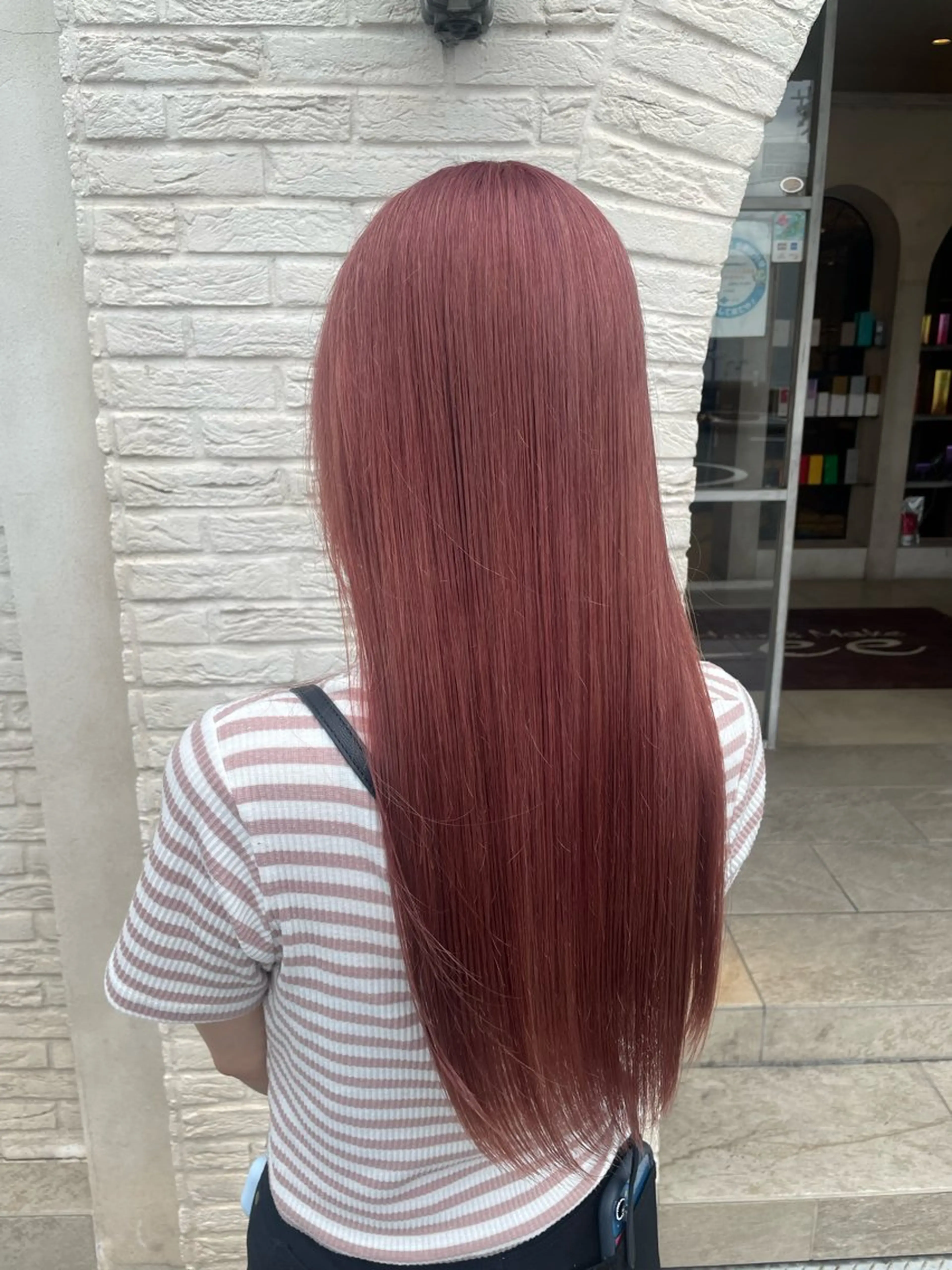ロング カラー ピンクカラー 黒田 菜結のヘアスタイル