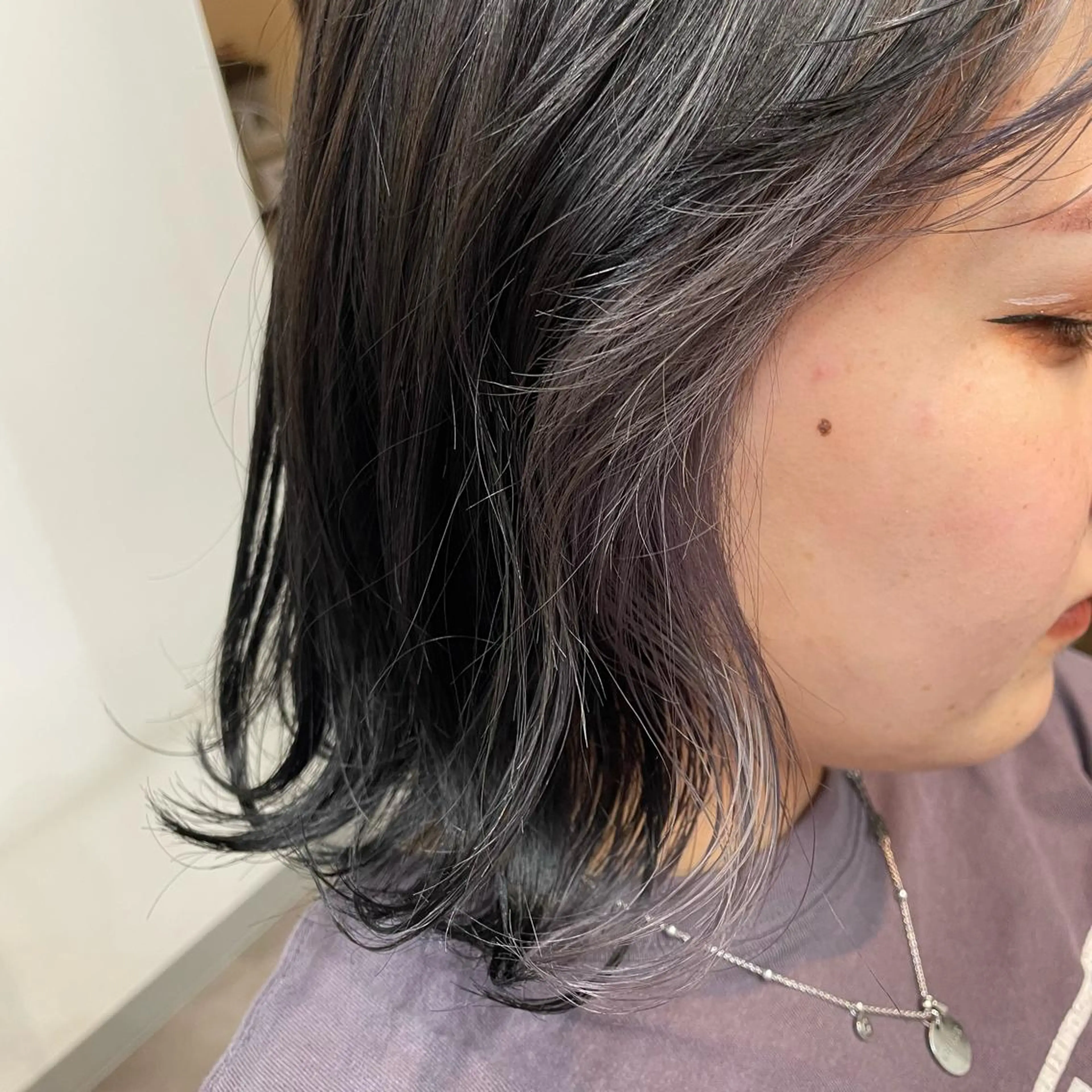 ショート カラー ベージュカラー 黒髪 ブルーカラー ブルーブラック インナーカラー monami 山本華菜のヘアスタイル