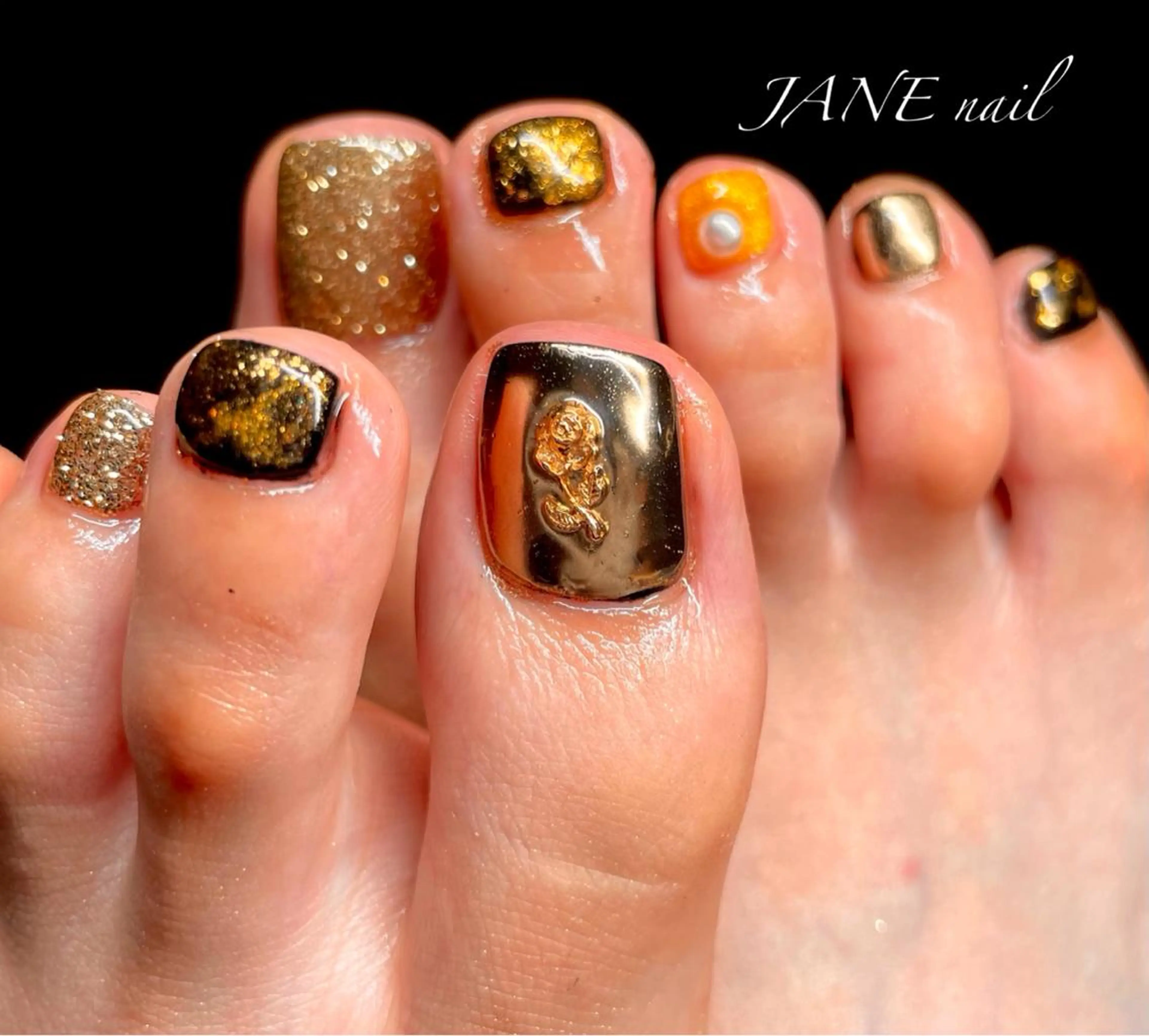 ネイル オーロラネイル フットネイル ゴールド ミラーネイル シルバー フットネイル Nail Salon JANEのネイルデザイン