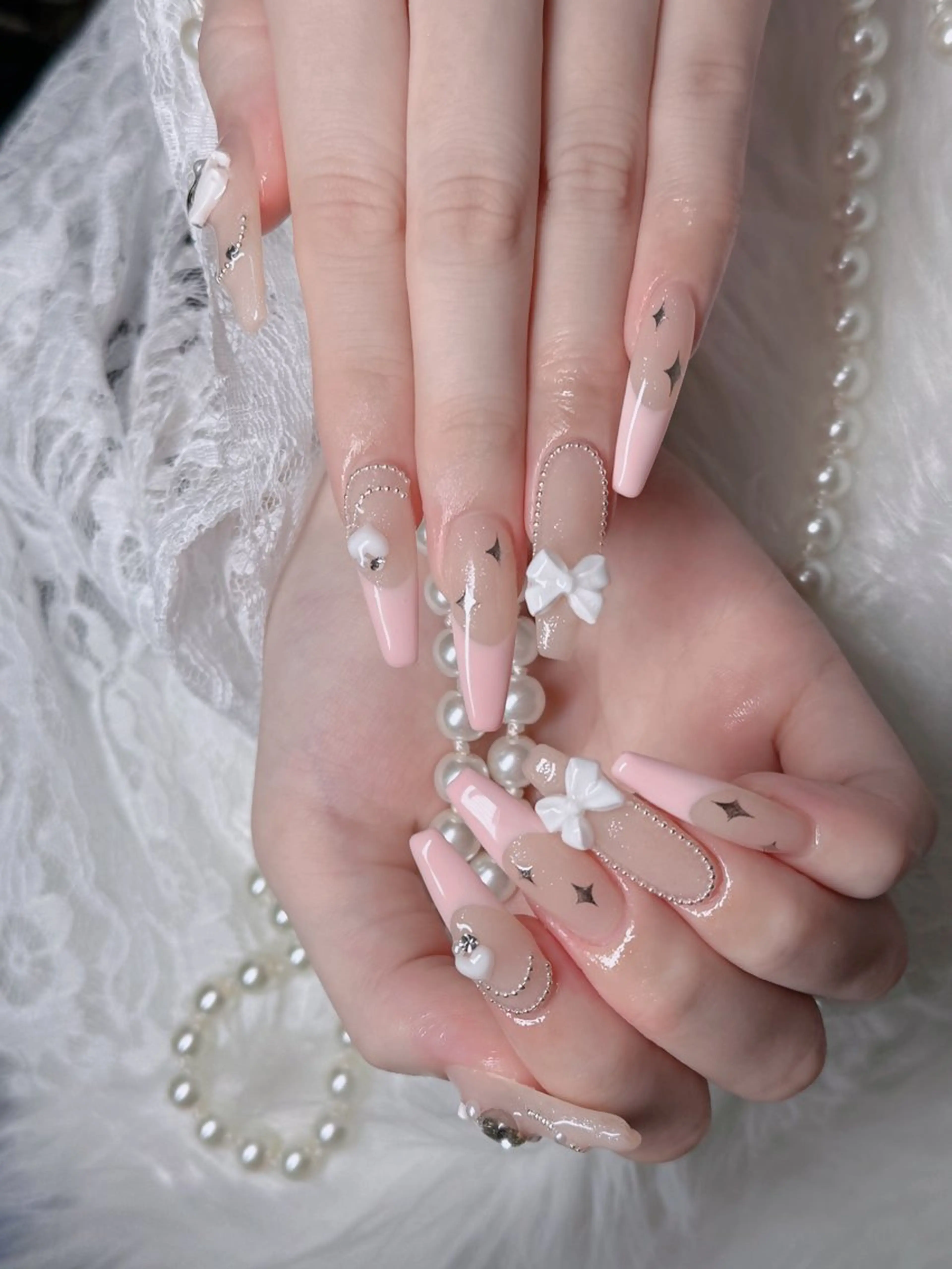ネイル オーロラネイル フレンチネイル ジェルネイル ハロウィン キラキラネイル ハンドネイル H.baby Nail Salonのネイルデザイン