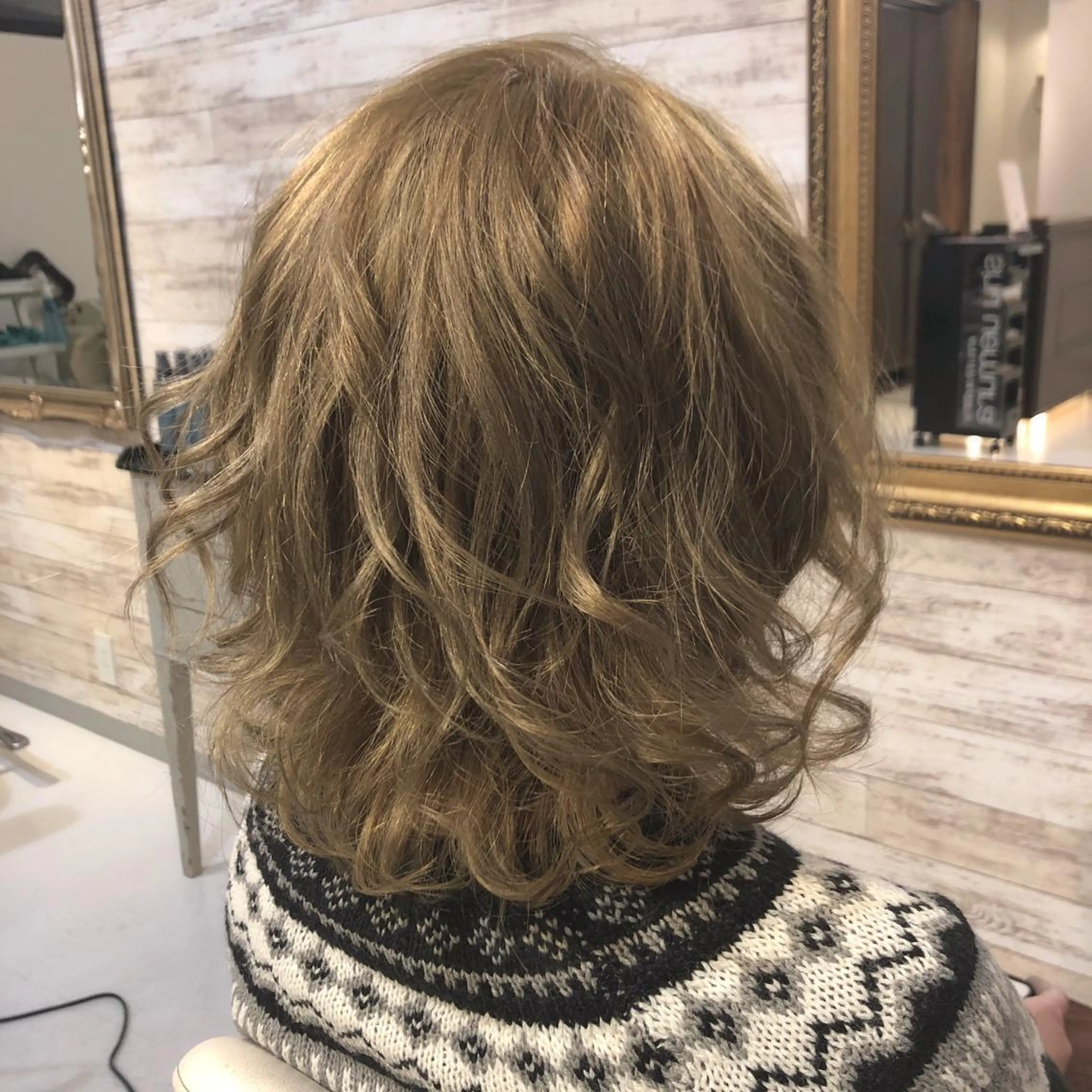 ショート カラー アッシュ ベージュカラー ブリーチ カット ヘアカラー トリートメント MARDI GRAS 蘭丸のヘアスタイル