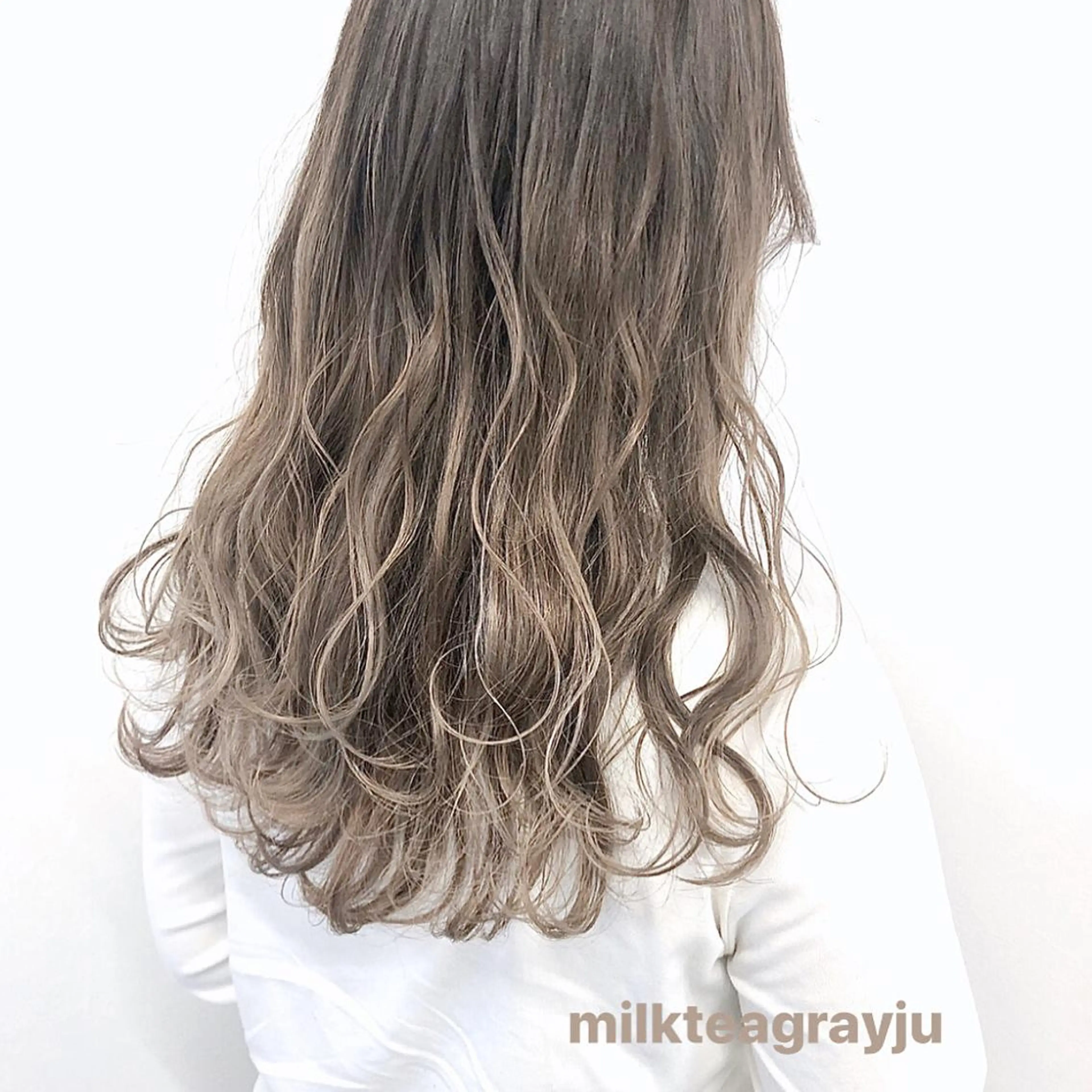 ロング カラー misaki🩰🤍 まろみ透け感カラーのヘアスタイル