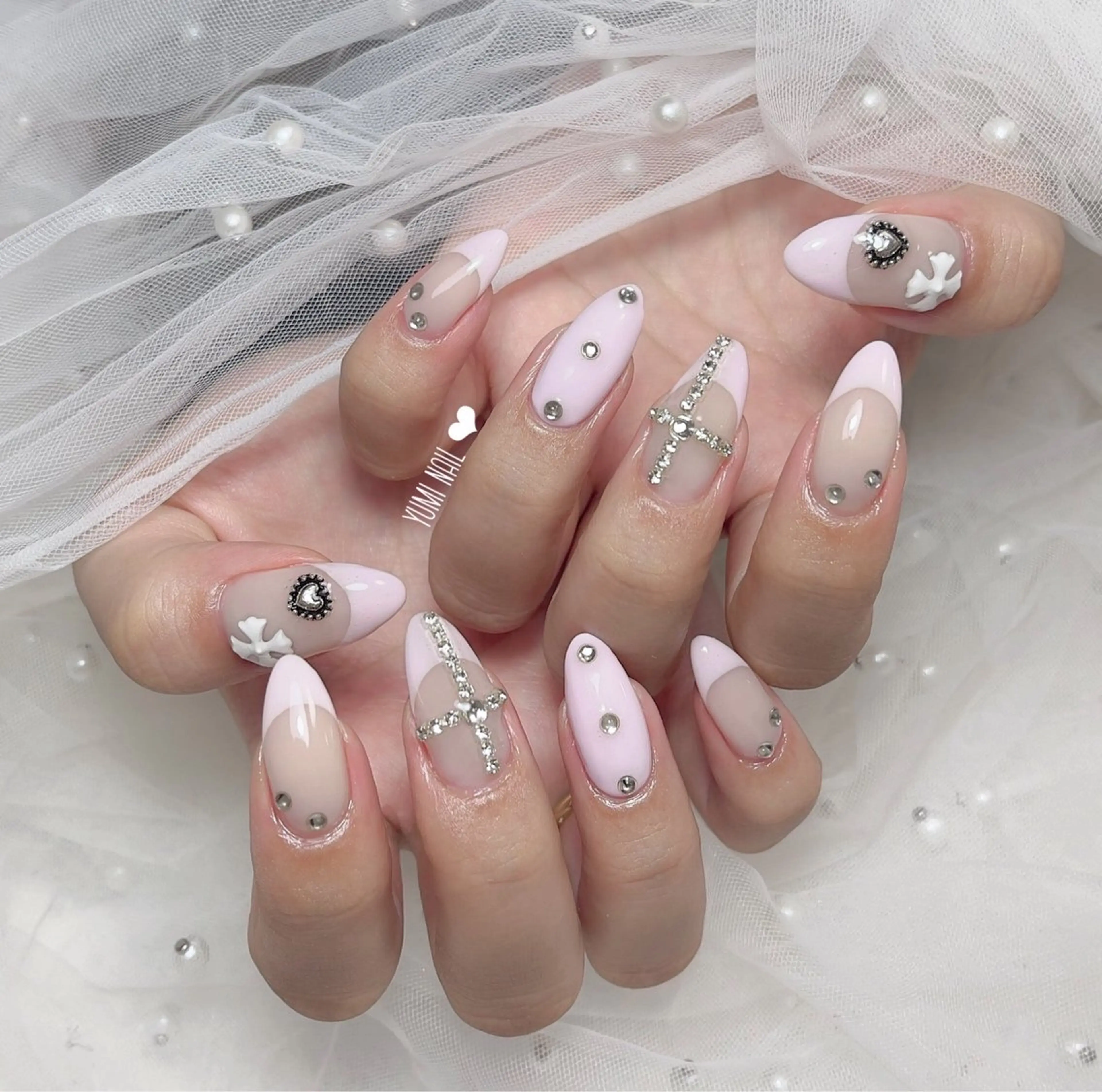 ネイル ユリ🎀 デザイン長さ出し専門のネイルデザイン