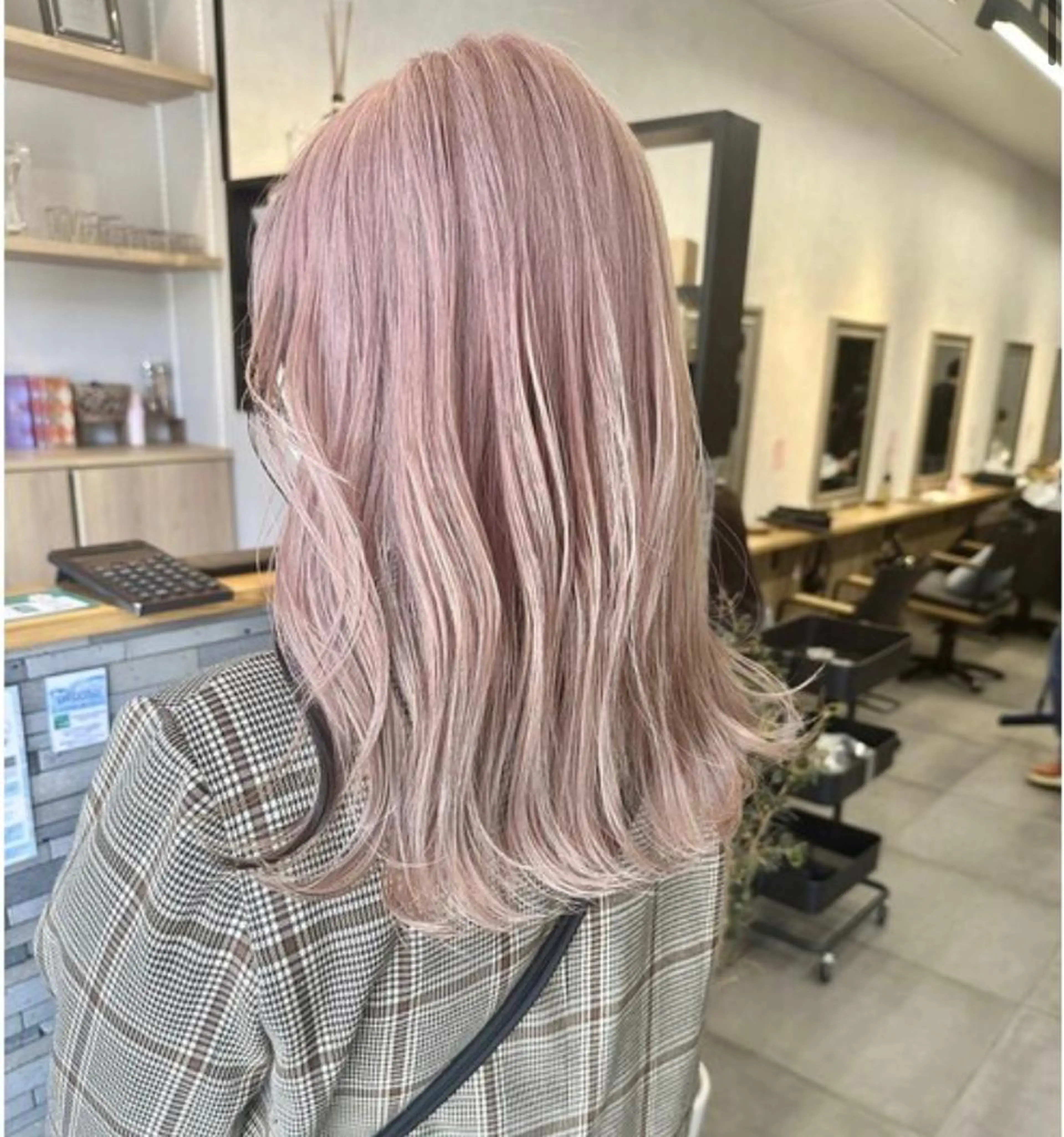 セミロング カラー ハイトーンカラー ピンクカラー sand横浜所属・今だけ無料横浜 カット特化/徹平のヘアスタイル