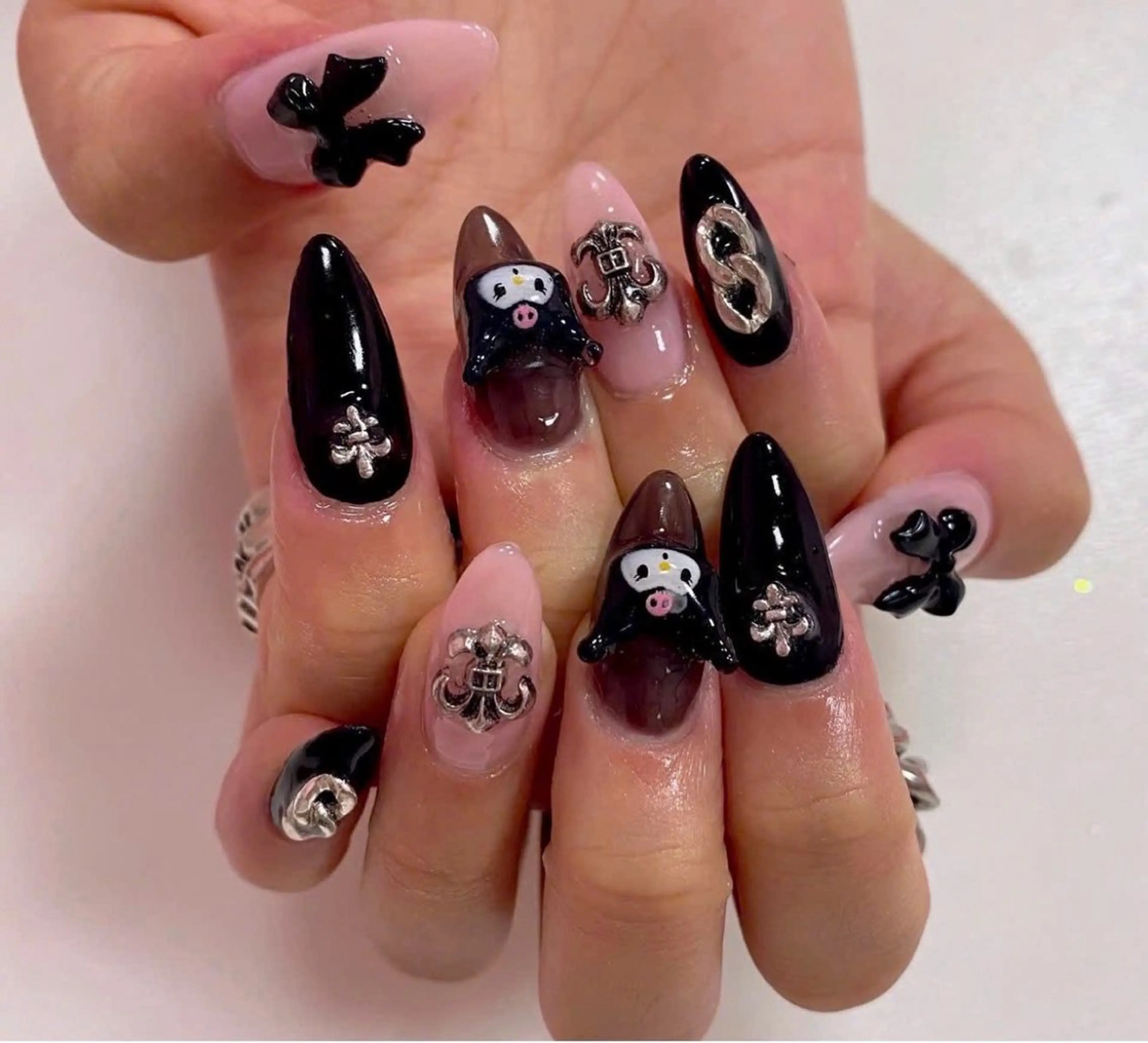 ネイル アニマル柄 オーロラネイル チークネイル フラッシュネイル ジェルネイル ハンドネイル Lina所属・Hina 池袋 長だしチップ専門店のネイルデザイン