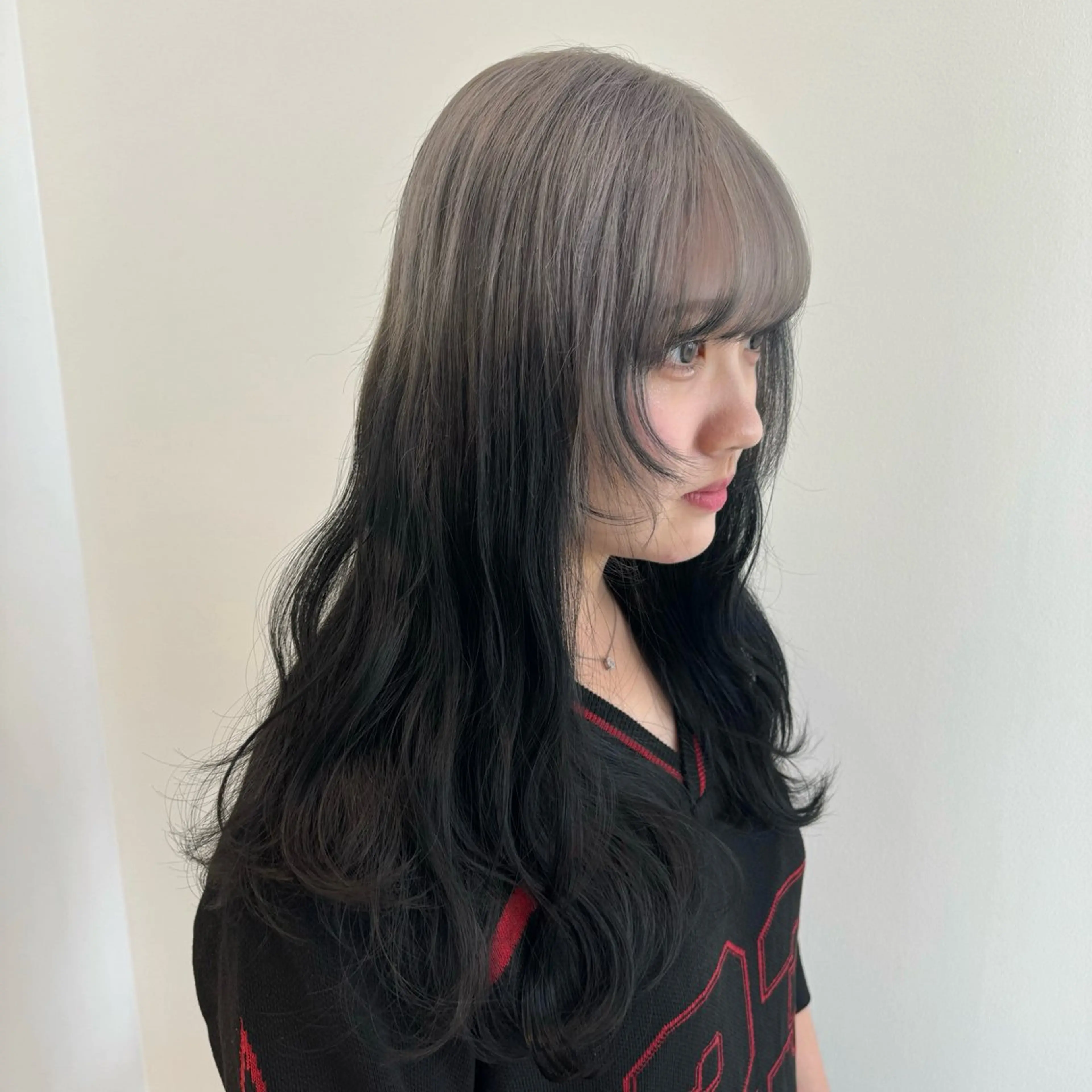 ロング カラー デザインカラー ヘアカラー トリートメント 🌼動き×透明感🩵 ハイトーン/ナナのヘアスタイル