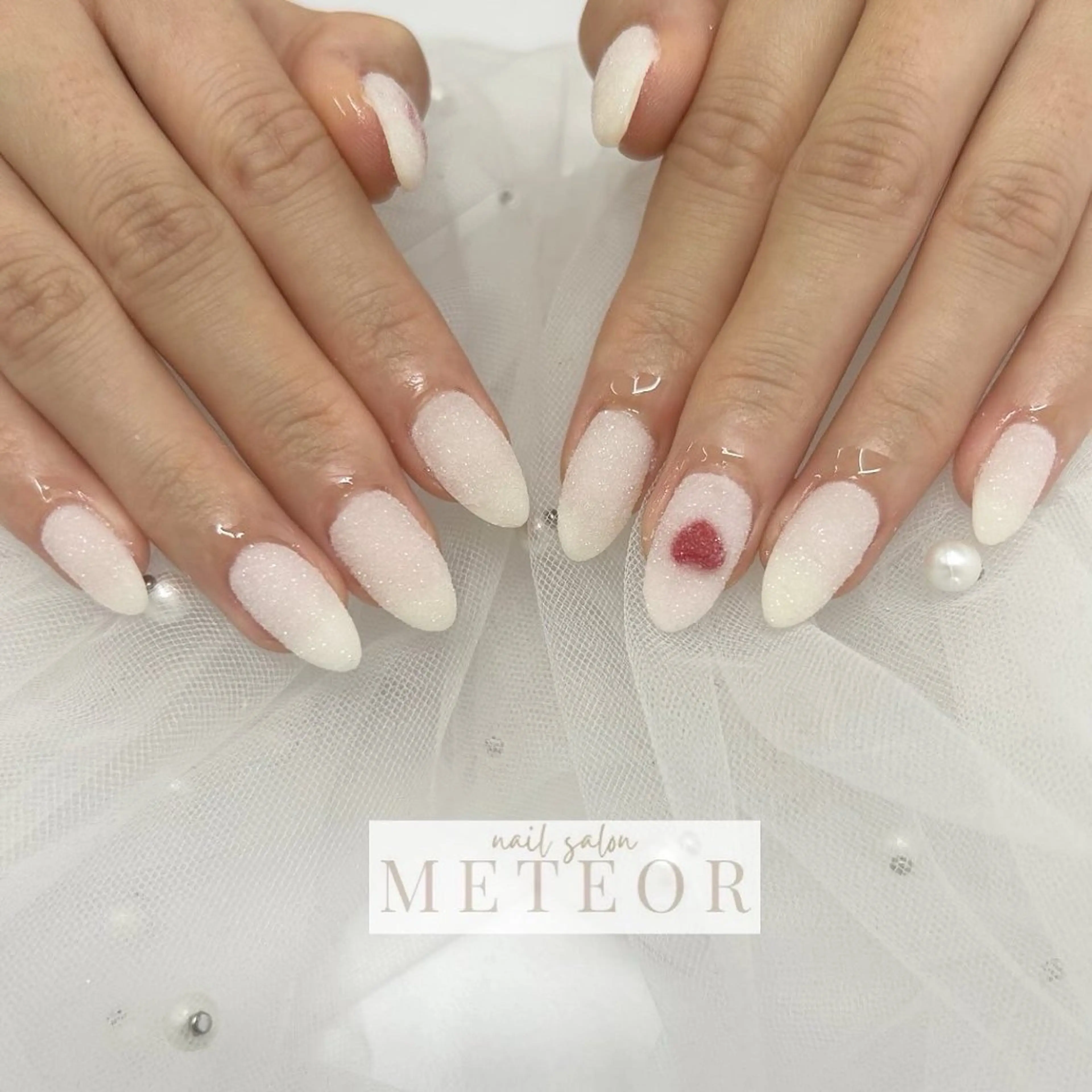 ネイル ハート ぷっくりネイル ホワイト 冬ネイル ハンドネイル nailsalon meteor所属・meteor staffのその他イメージ
