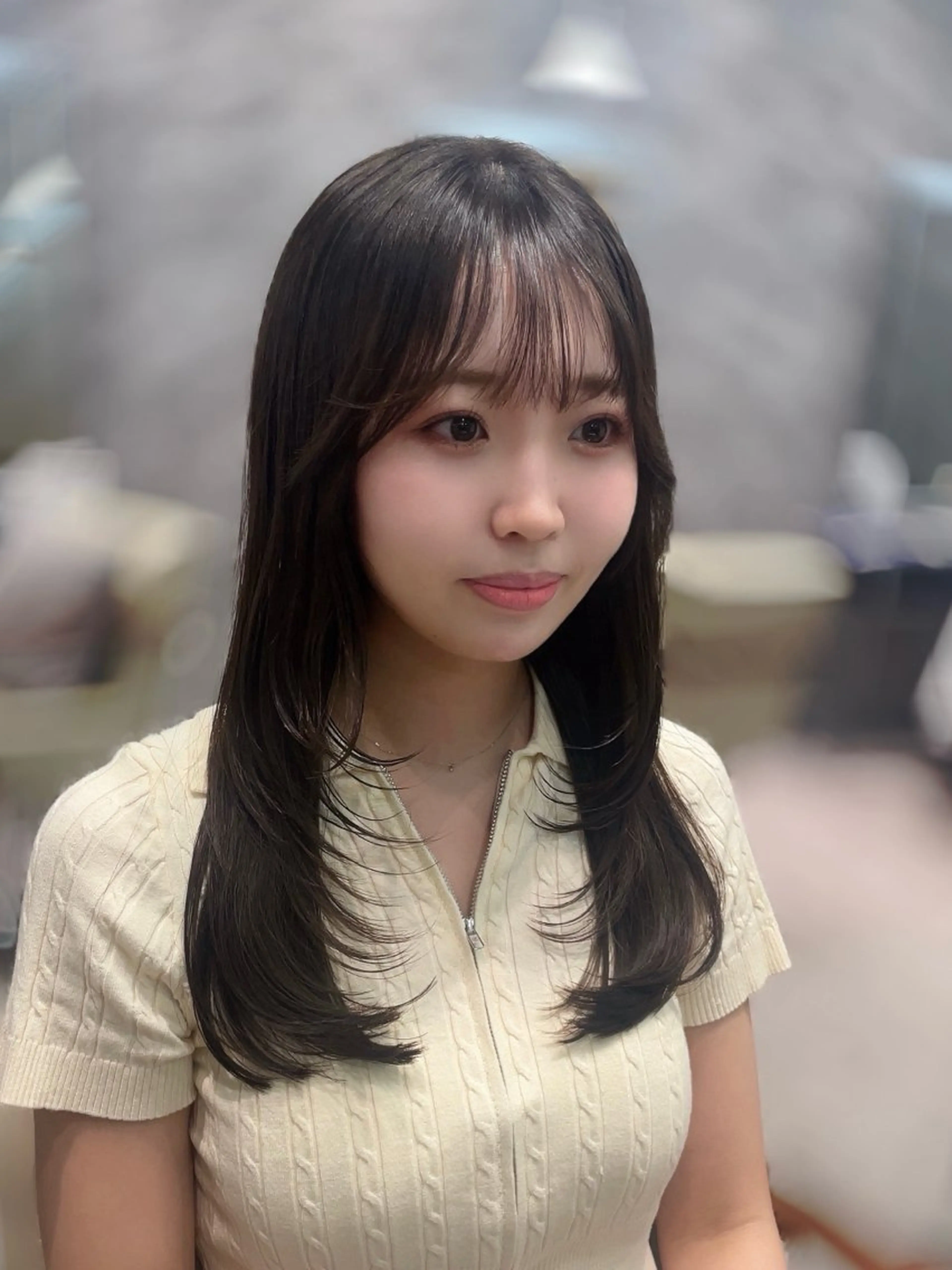 セミロング カット 鎌倉 楓麻のヘアスタイル