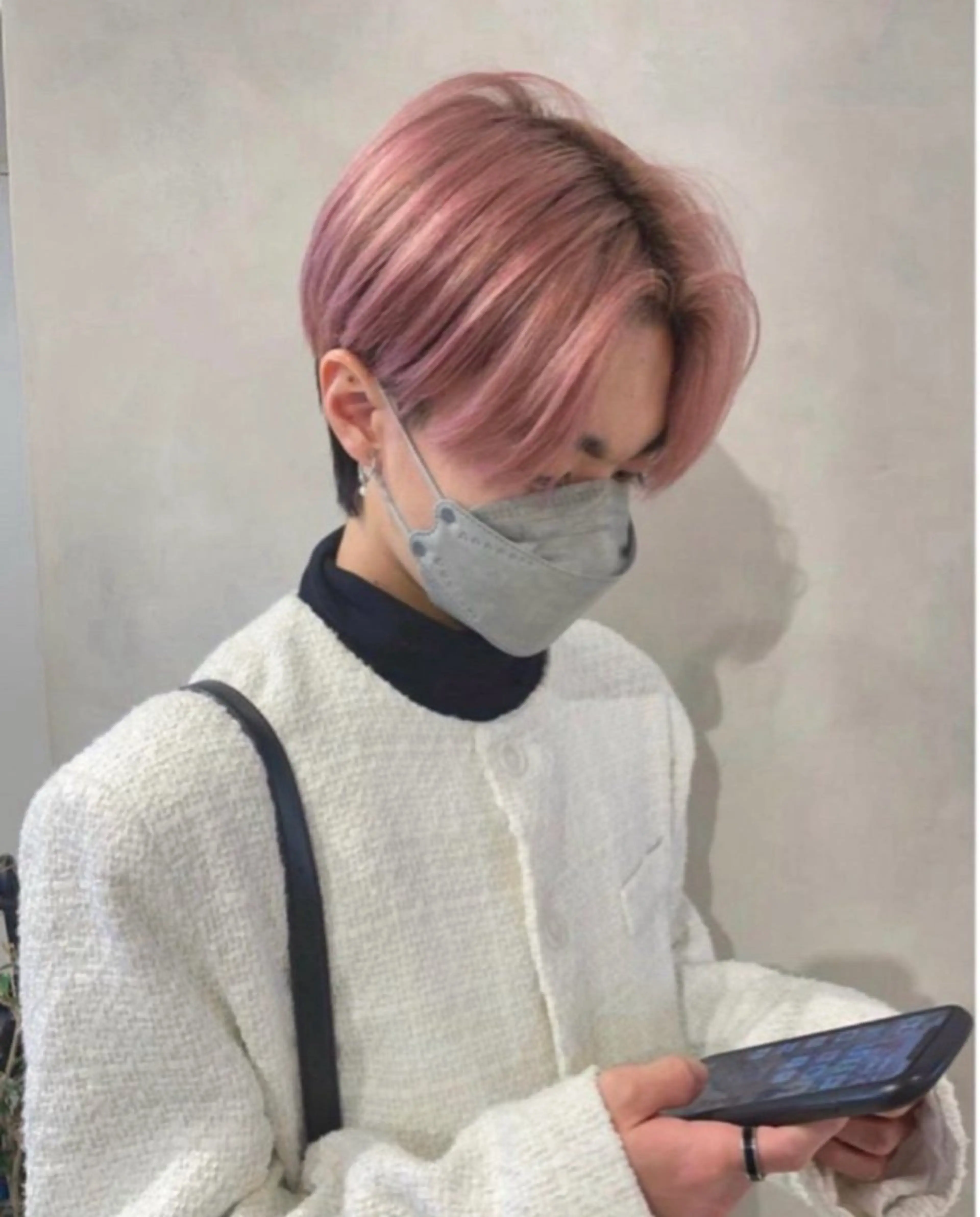 メンズ センターパート メンズハイトーン メンズ韓国風 ヘアカラー ❤︎︎韓国ヘア❤︎︎ 𝑺𝒉𝒊𝒉𝒐のヘアスタイル