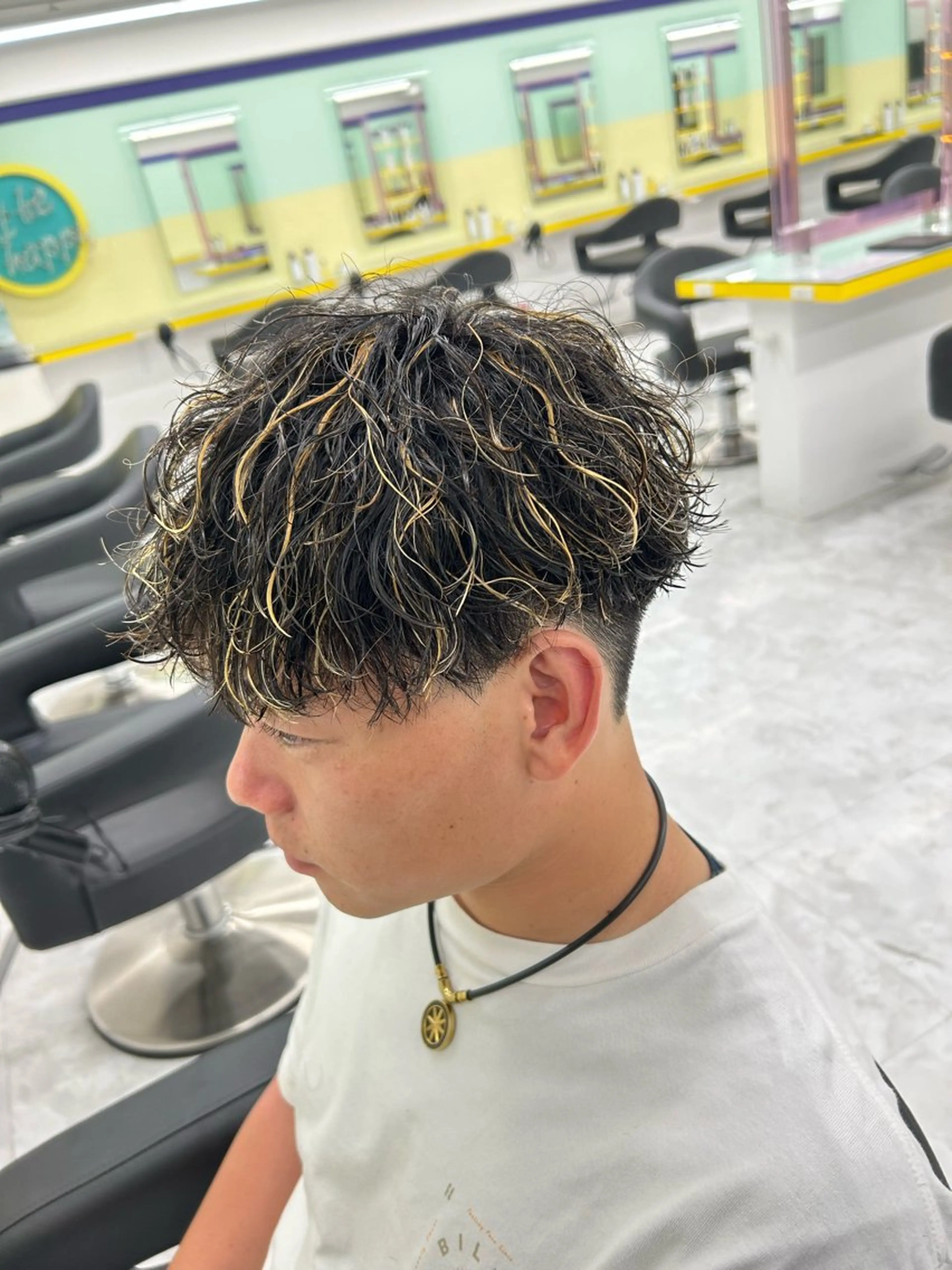 ショート ハイライト ショートヘア カット ヘアカラー パーマ トリートメント ヘッドスパ ヘアセット メンズ指名No. 1 🔥Riku🔥のヘアスタイル