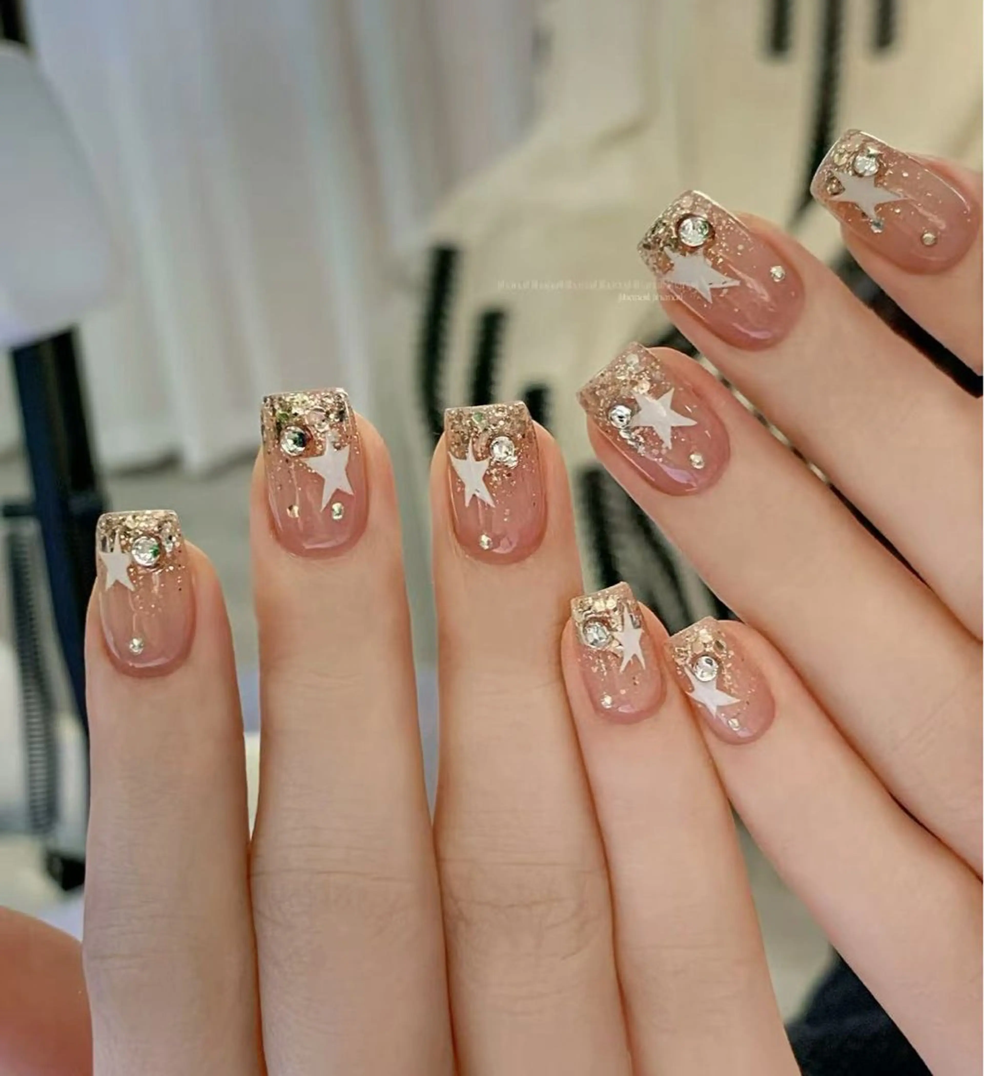 【✨ハンド・ジェルネイル✨】💅持ち込みデザインやり放題180分🥰ストーン&パーツ付き🥰ジェルオフ付き✨✨の写真