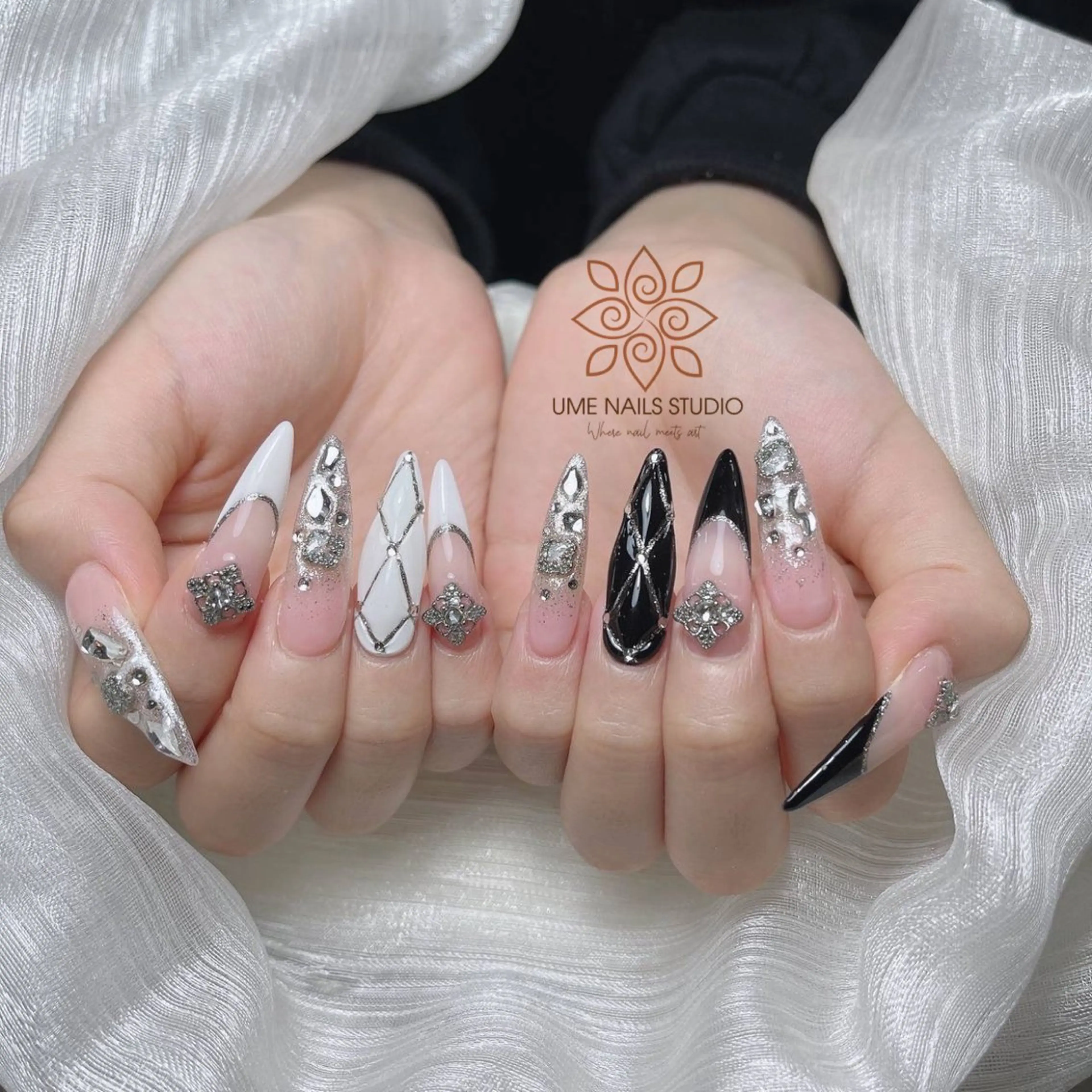 ネイル チークネイル クリアネイル ガーリー キラキラネイル 韓国ネイル ハンドネイル Ume Nail Studioのネイルデザイン