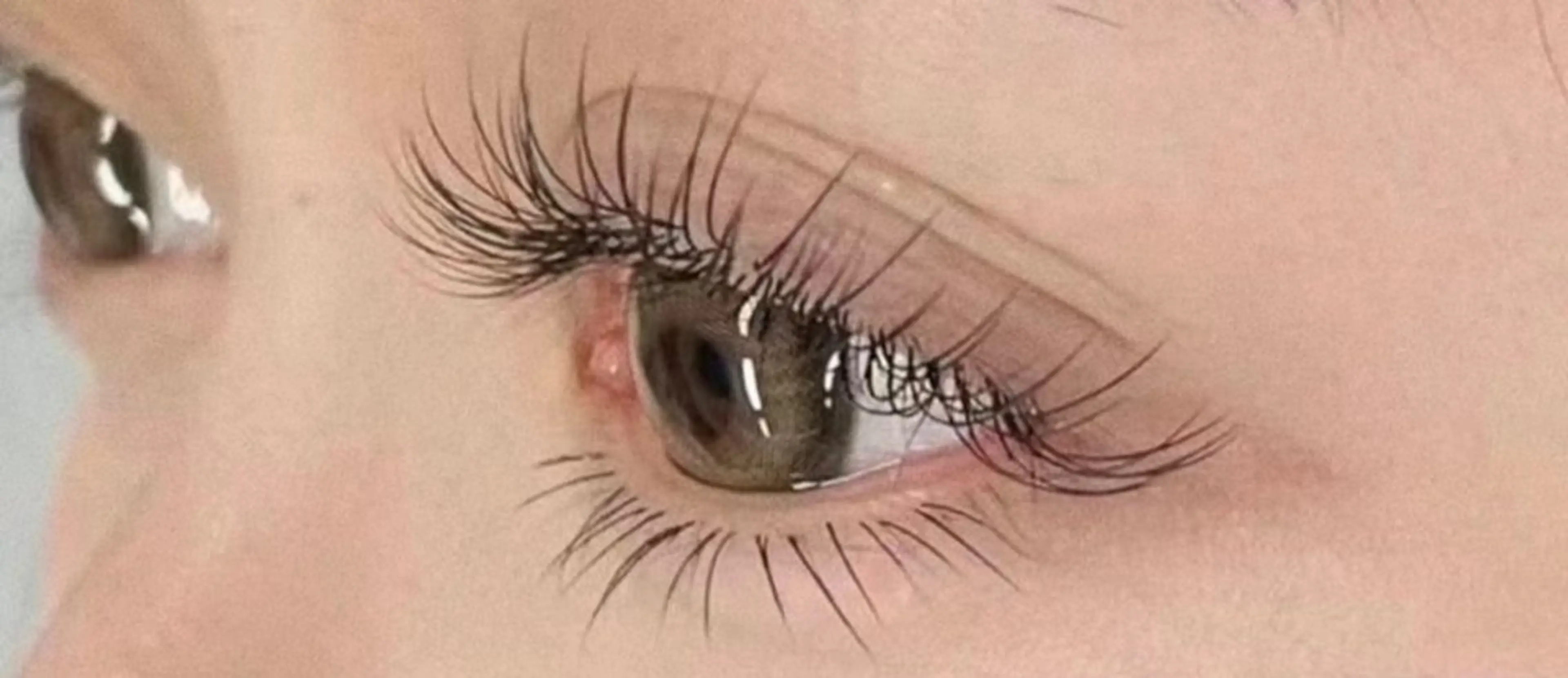 マツエク・マツパ 束感まつ毛 カラーマツエク フラットラッシュ パリジェンヌラッシュリフト まつげパーマ Yunabi池袋東口店所属・ユナビ ゆき🌸🌸のマツエク・マツパデザイン