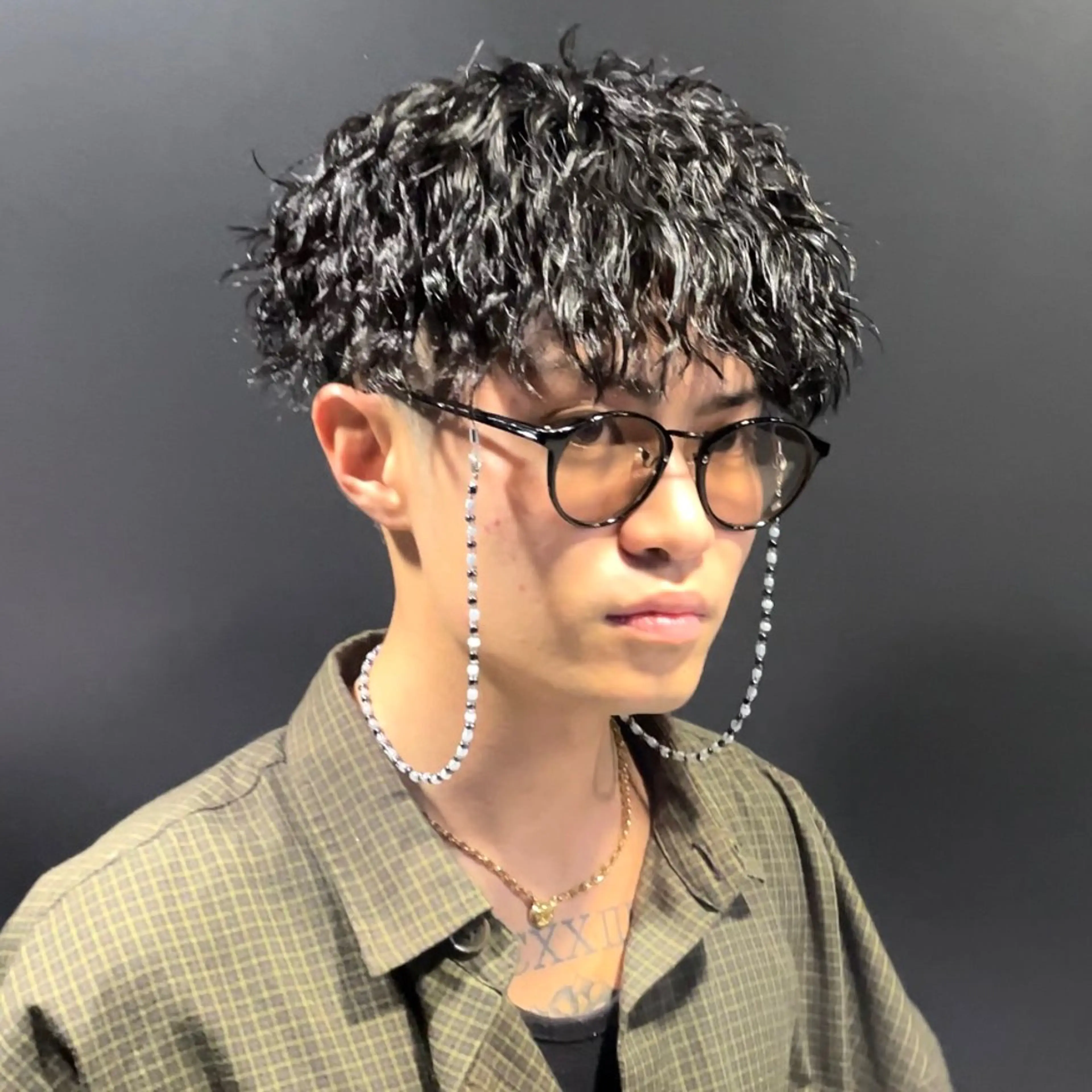 ミディアム パーマ メンズ ミディアムパーマ メンズパーマ ツイストスパイラルパーマ スパイラルパーマ カット パーマ トリートメント ヘアセット スパイキーショート アメ村【戸兵吏駒】のヘアスタイル
