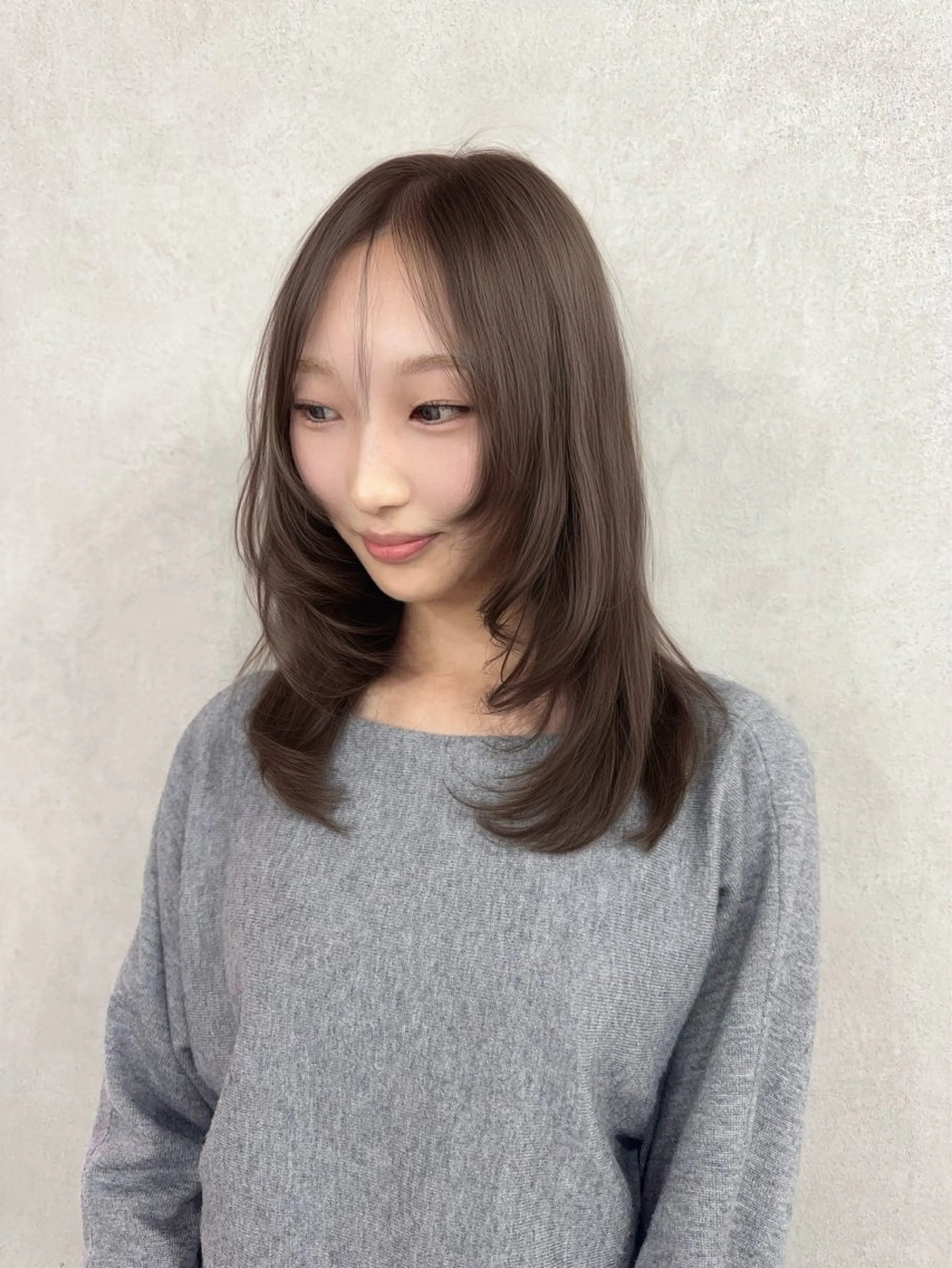 ロング カラー アッシュ アッシュブラウン ベージュカラー 黒髪 ブリーチ カット ヘアカラー トリートメント 赤み無し柔らかカラー 【梅田】madokaのヘアスタイル