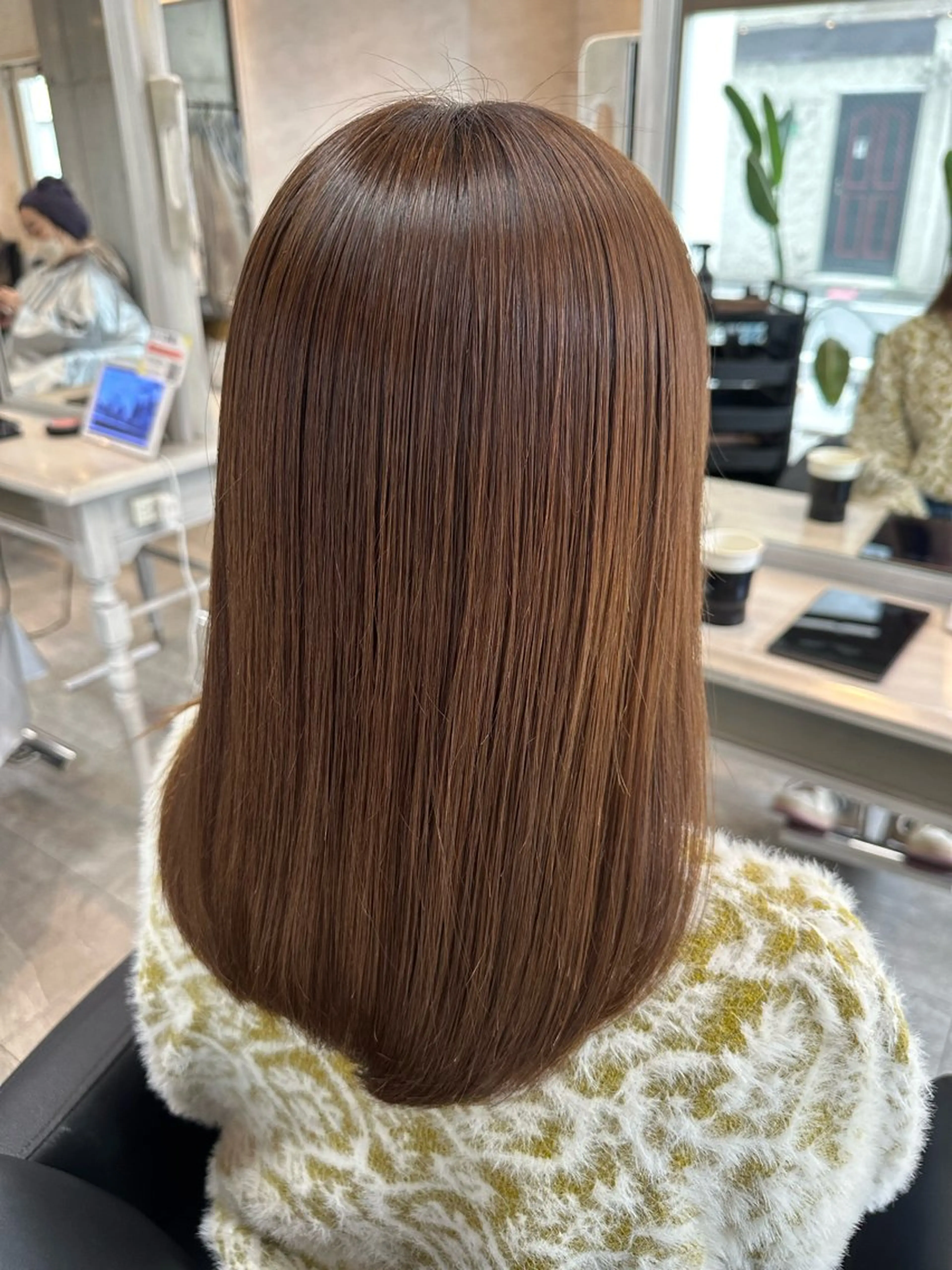 セミロング カット 縮毛矯正 女性に人気♪ はやしほのかのヘアスタイル