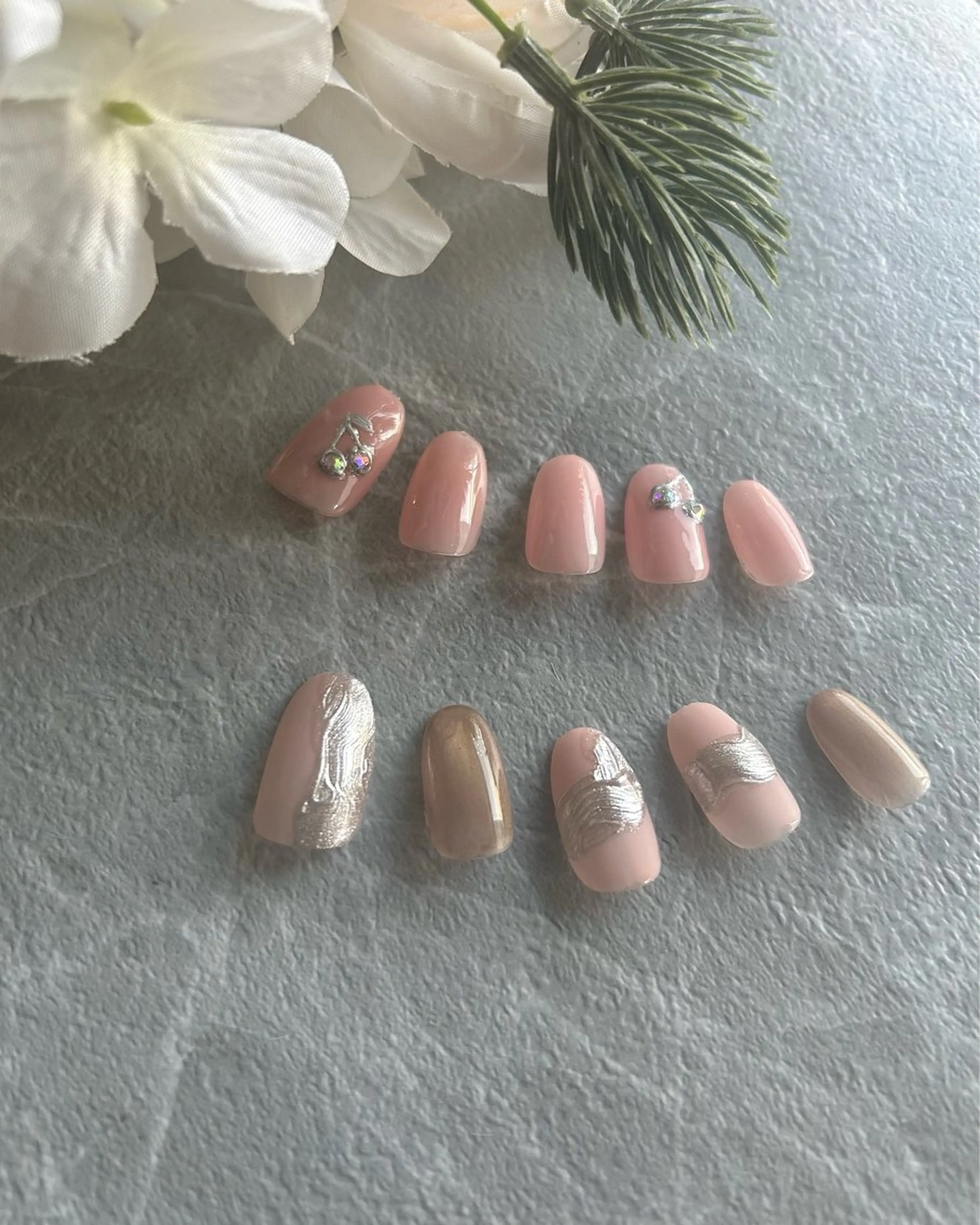 ネイル フットネイル マグネットネイル シンプルネイル 冬ネイル ハンドネイル Lilvera所属・中村 春菜のネイルデザイン