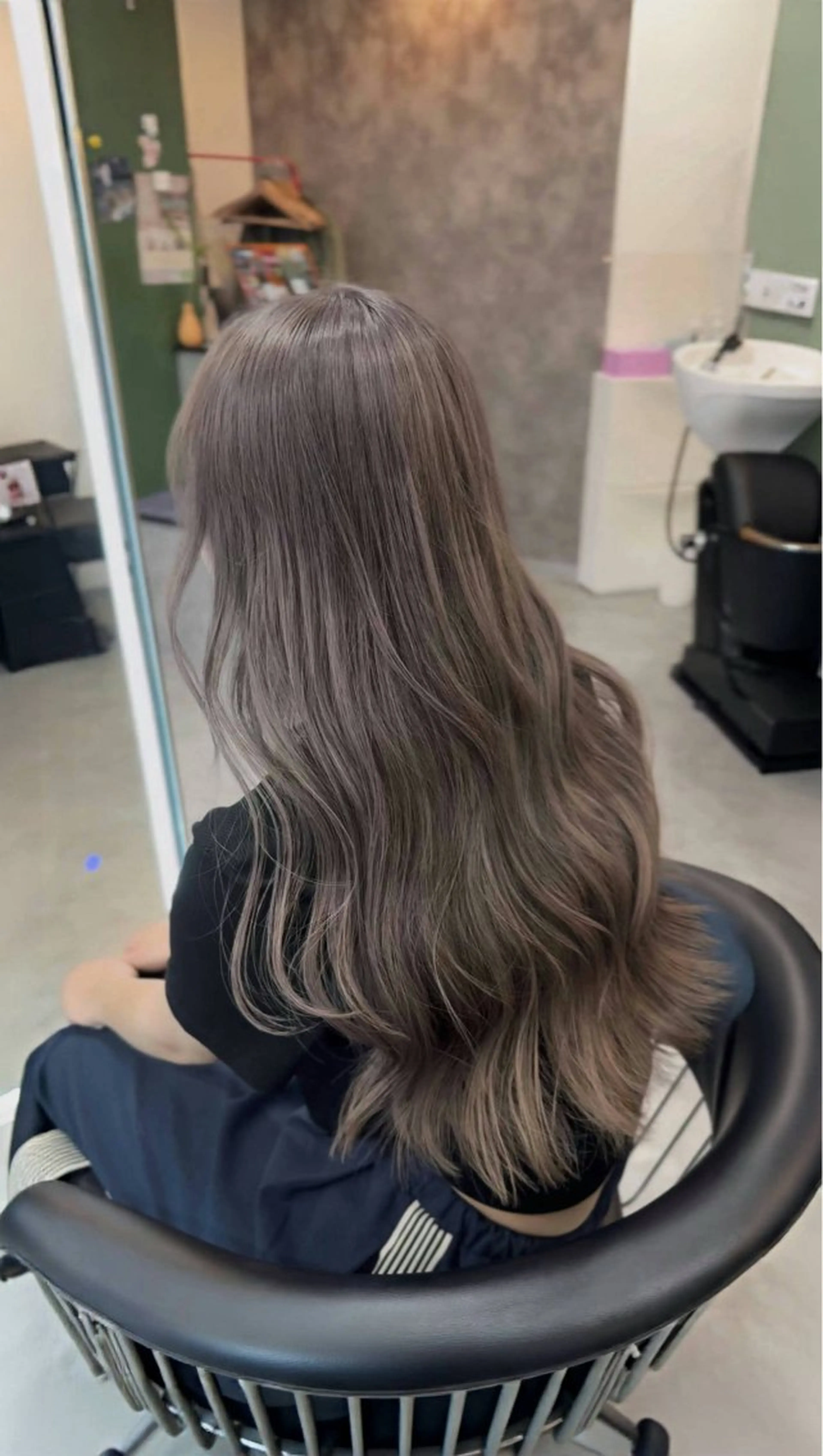 ロング カラー グレージュ ヘアカラー トリートメント @miyuki _uenoのヘアスタイル