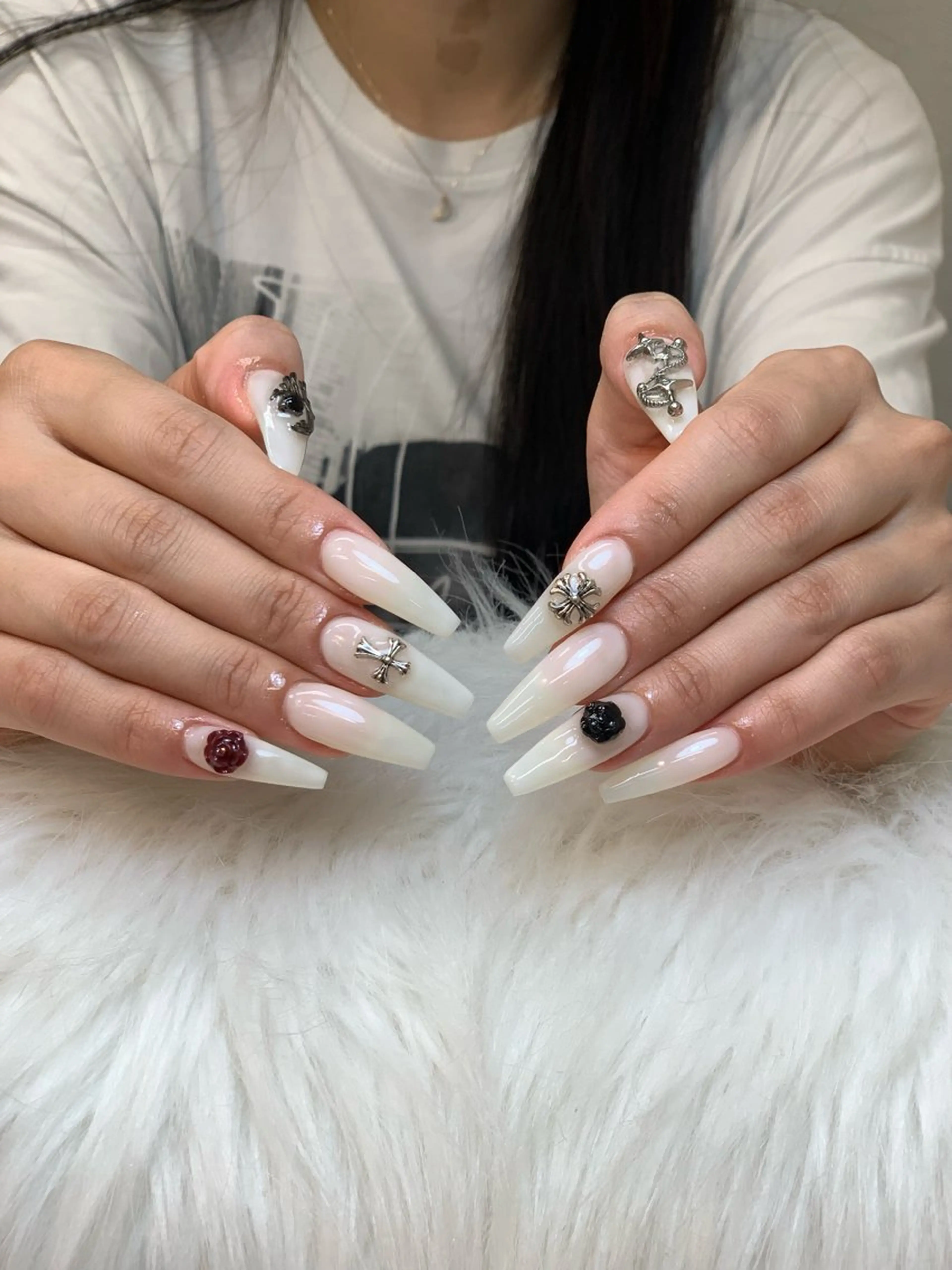 ネイル アートネイル 長さ出し ジェルネイル マグネットネイル ニュアンスネイル ハンドネイル Cloudy Chan Nail 歌舞伎町所属・Cloudy Chan 歌舞伎町のネイルデザイン