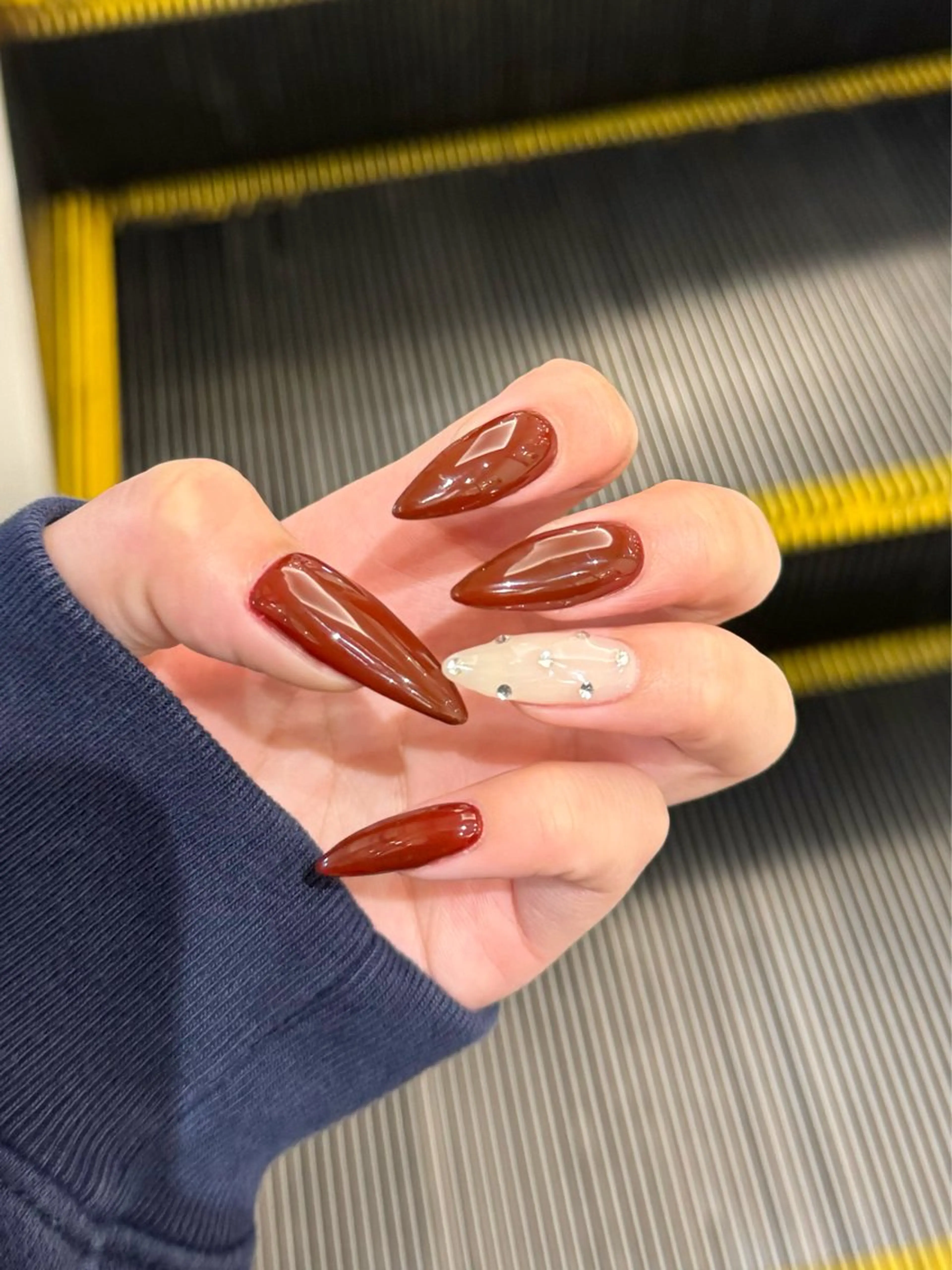 ネイル キラキラネイル おそろいネイル ハンドネイル nail salon CAREY 🎀のネイルデザイン