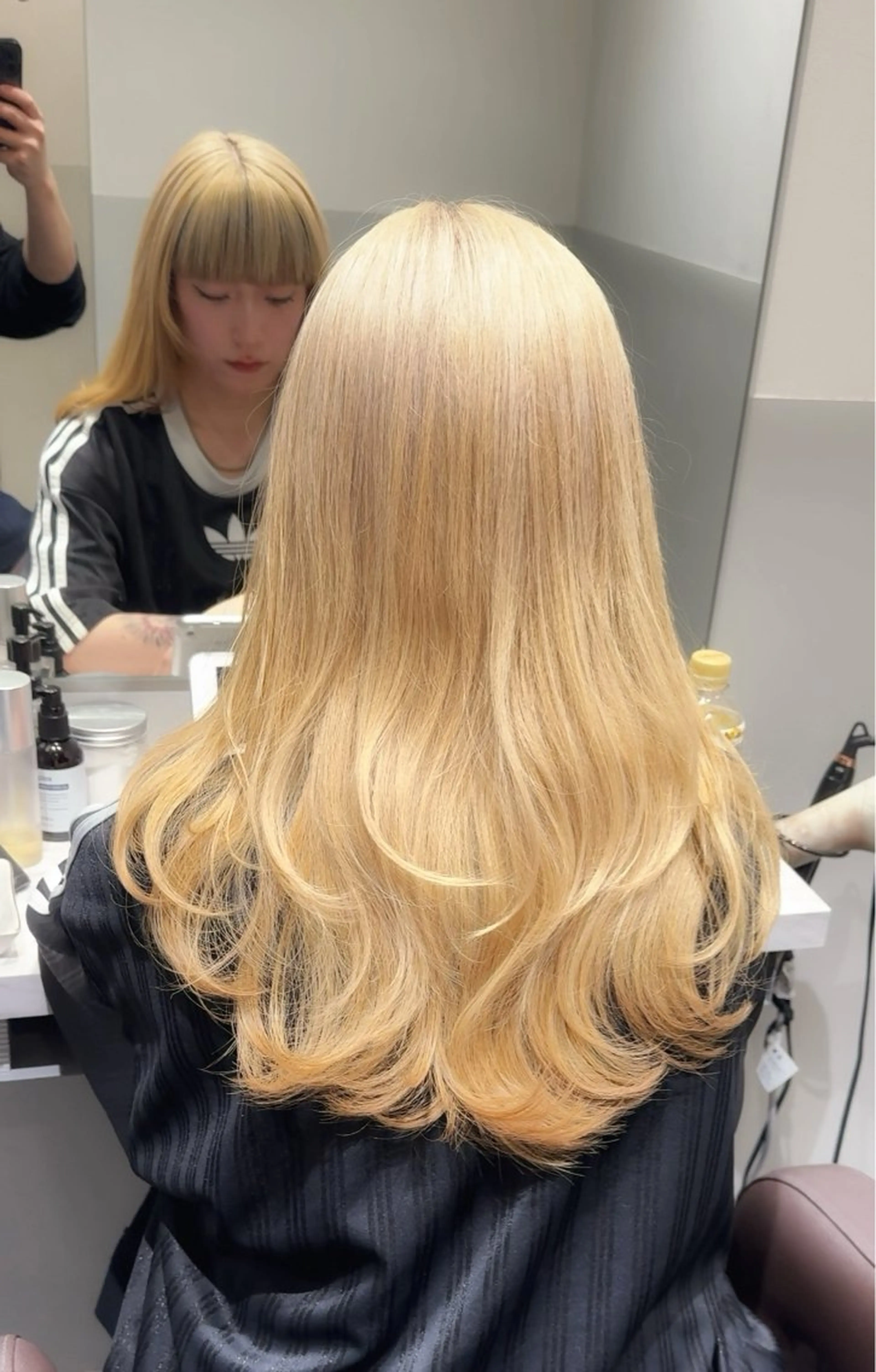セミロング カラー ブロンド レイヤーカット 似合わせカット SALOWIN新宿三丁目【サロウィン】所属・ハッシュレイヤー💐 透明感カラー💐青木のヘアスタイル