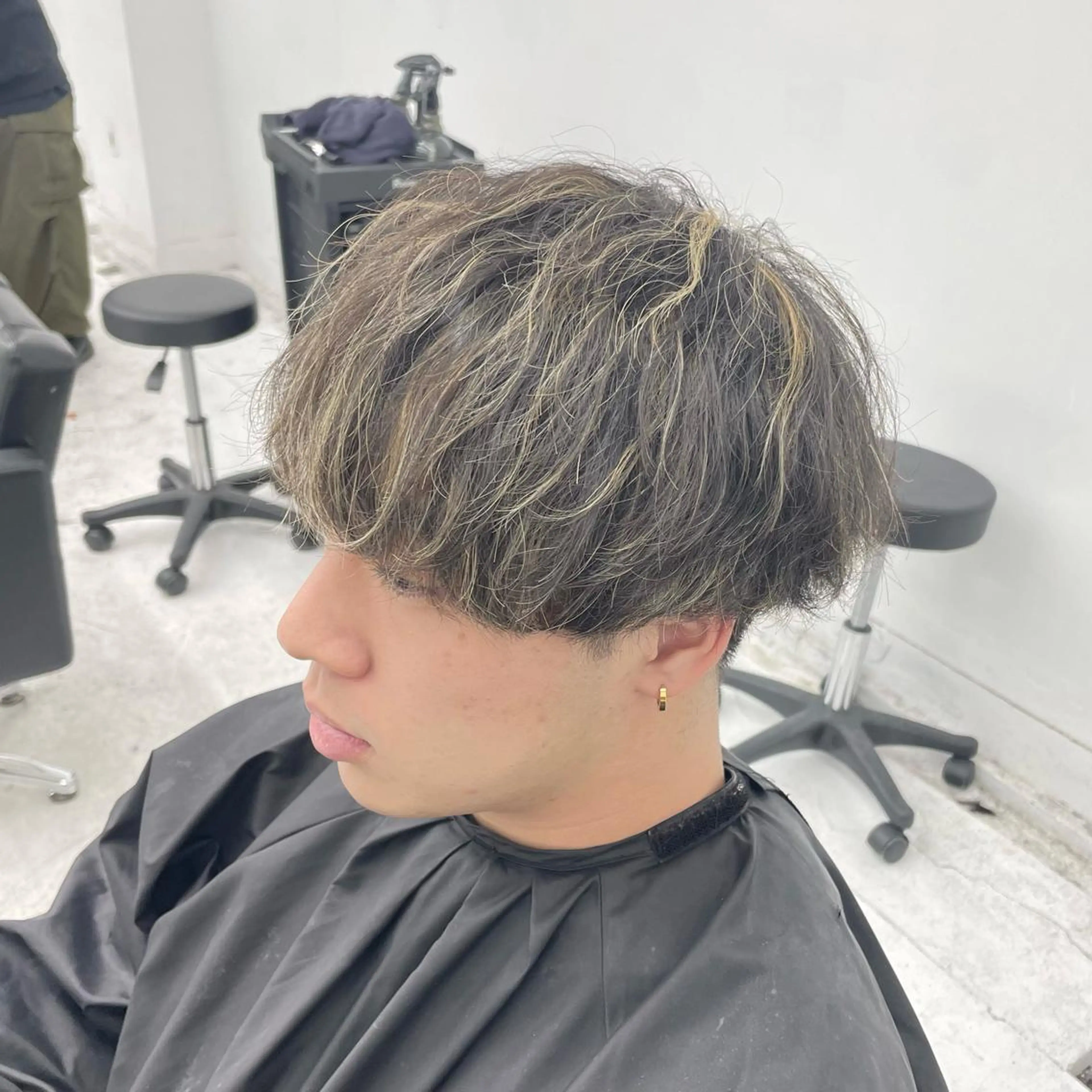 ミディアム カラー メンズ メンズハイライト ハイライトカラー ハイライト カット パーマ トリートメント 【柏メンズパーマ職人 】店長　KAZUMAのヘアスタイル
