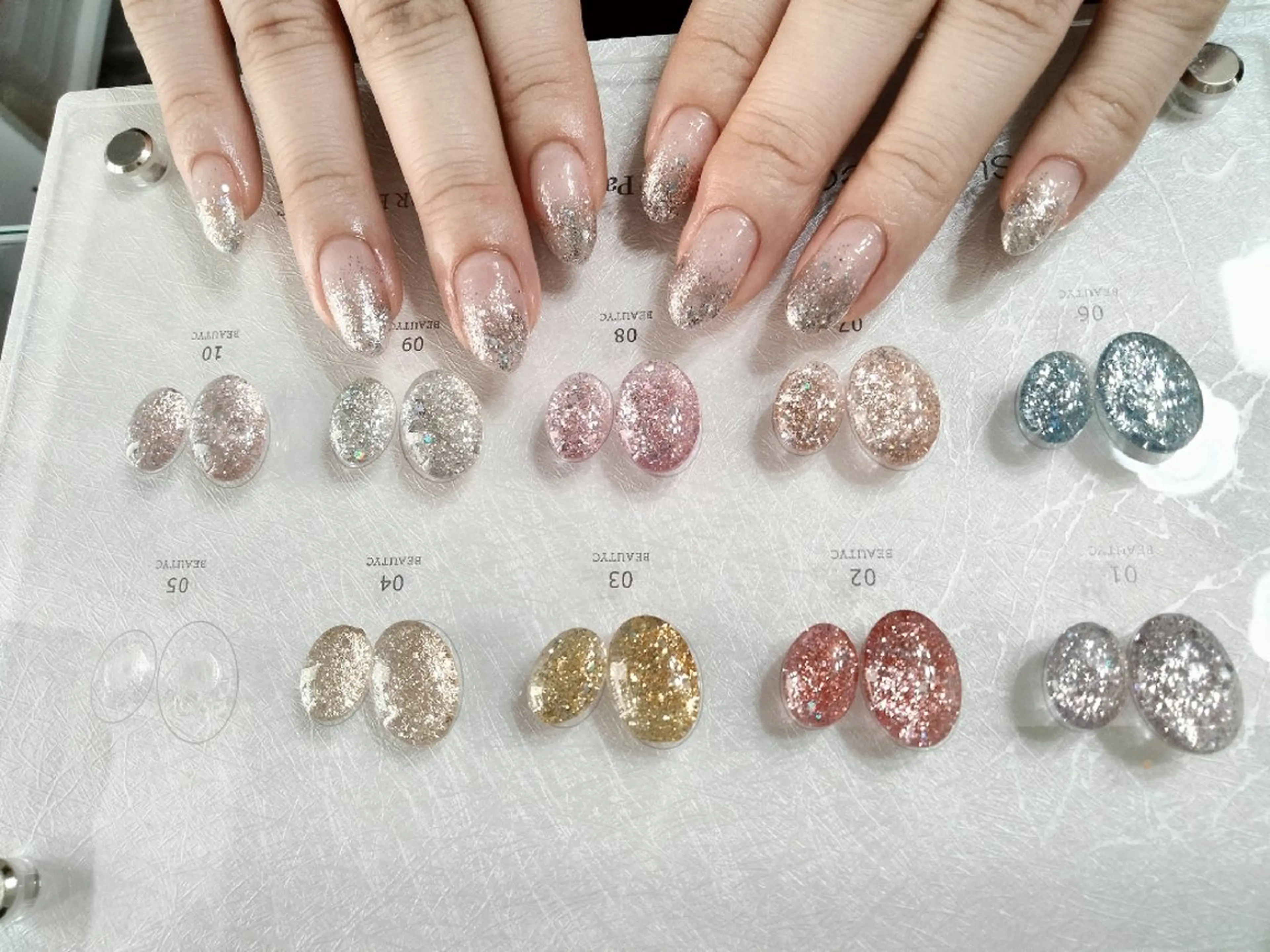 ネイル キラキラネイル ハンドネイル ハンドケア Beaubie  nailサロンのネイルデザイン