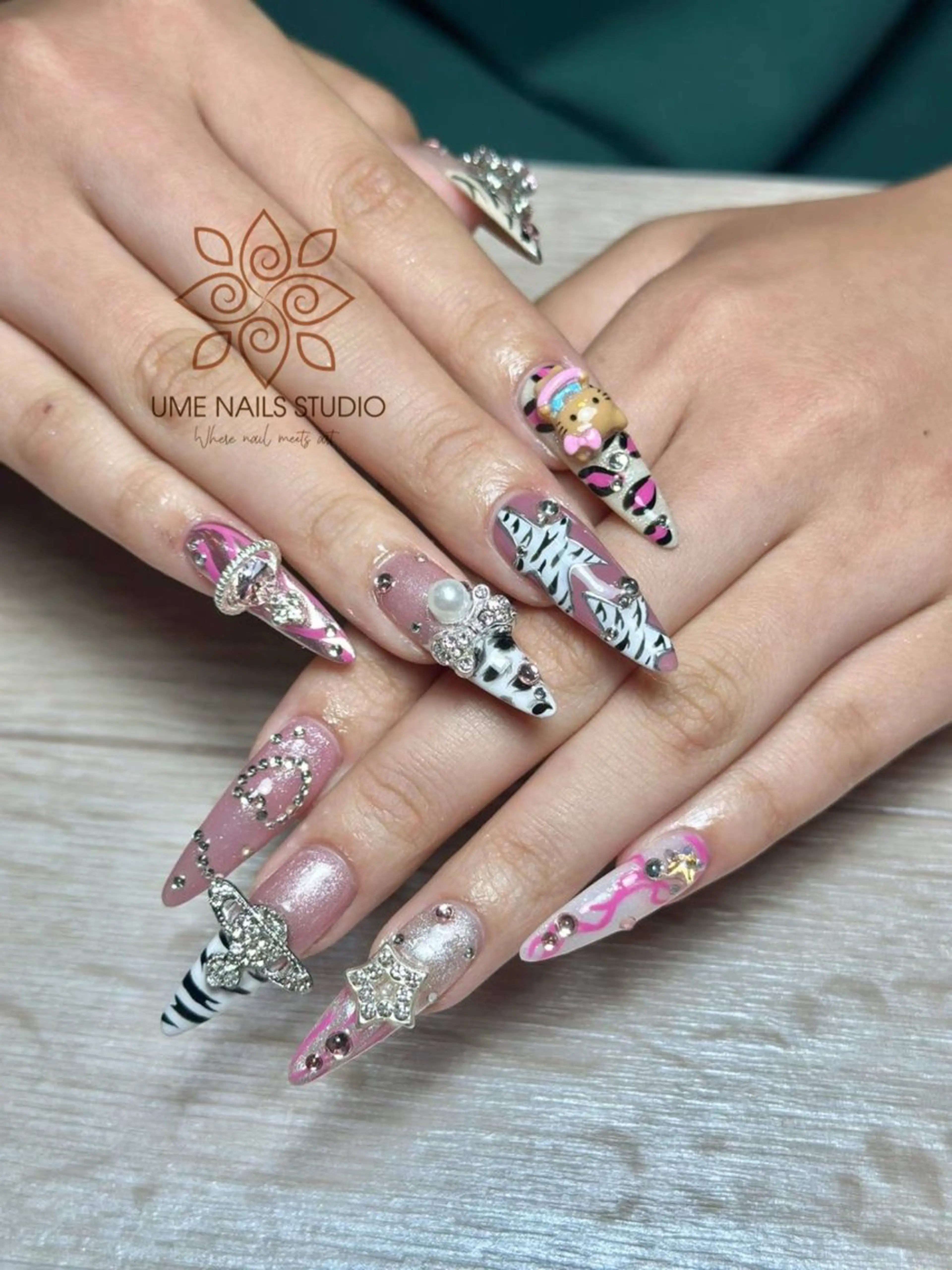 ネイル チークネイル クリアネイル ガーリー キラキラネイル 韓国ネイル ハンドネイル Ume Nail Studioのネイルデザイン