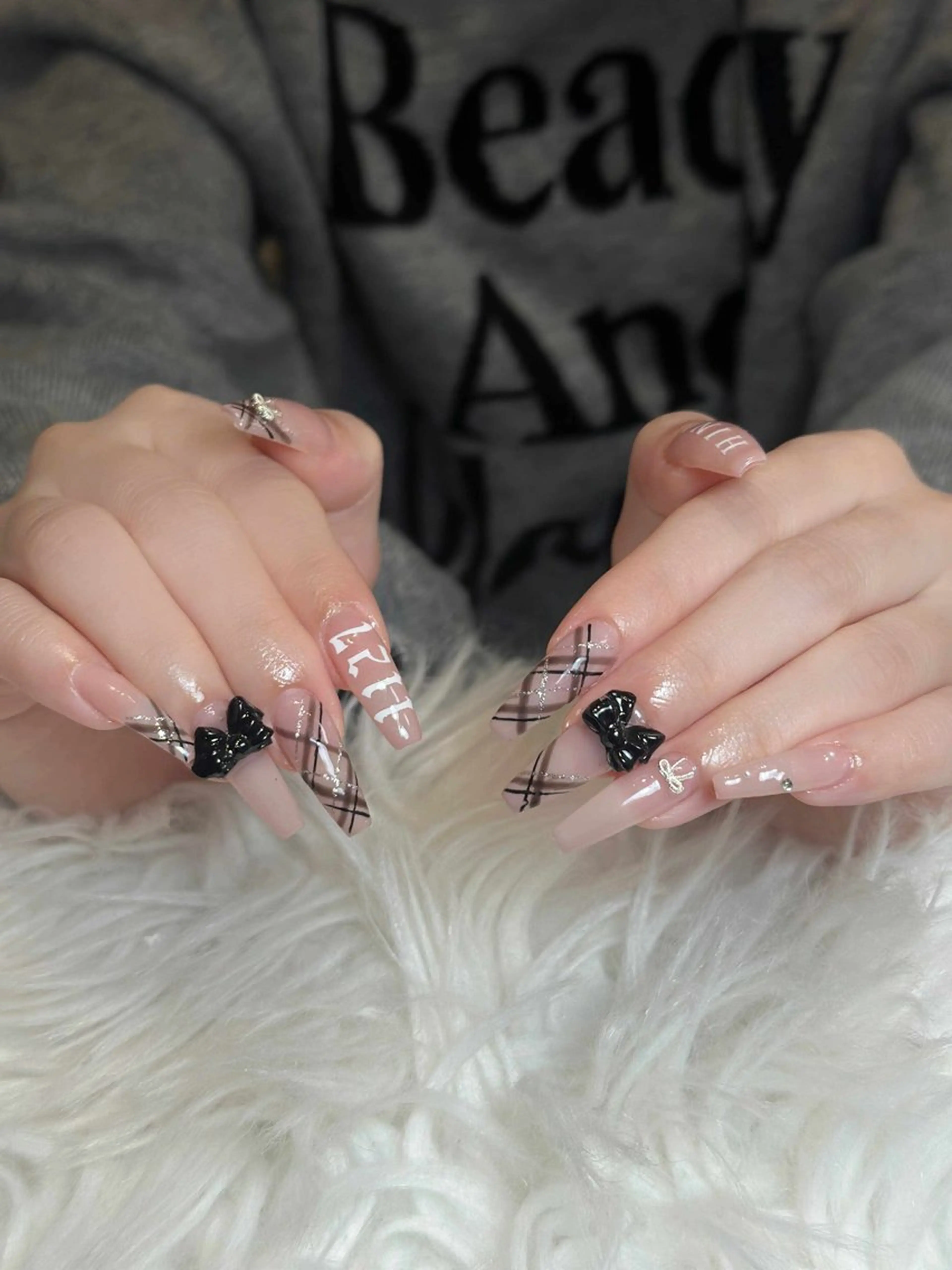 ネイル ボルドー ブラウン チークネイル ドット フットネイル ハンドネイル Julli NailStudioのネイルデザイン