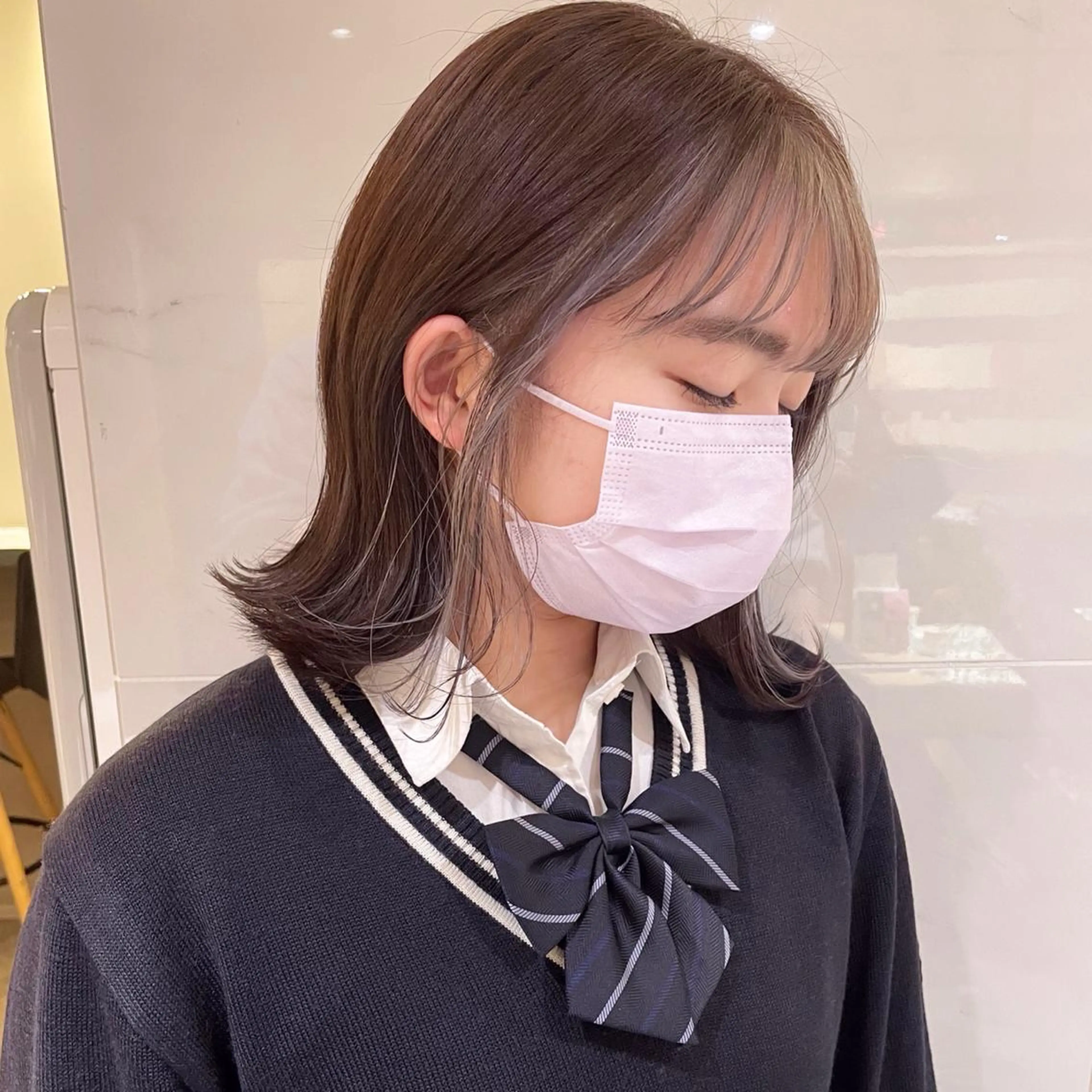 カラー アッシュ ミストバング ベージュカラー ブリーチ 透明感カラー 石山 洸平のヘアスタイル