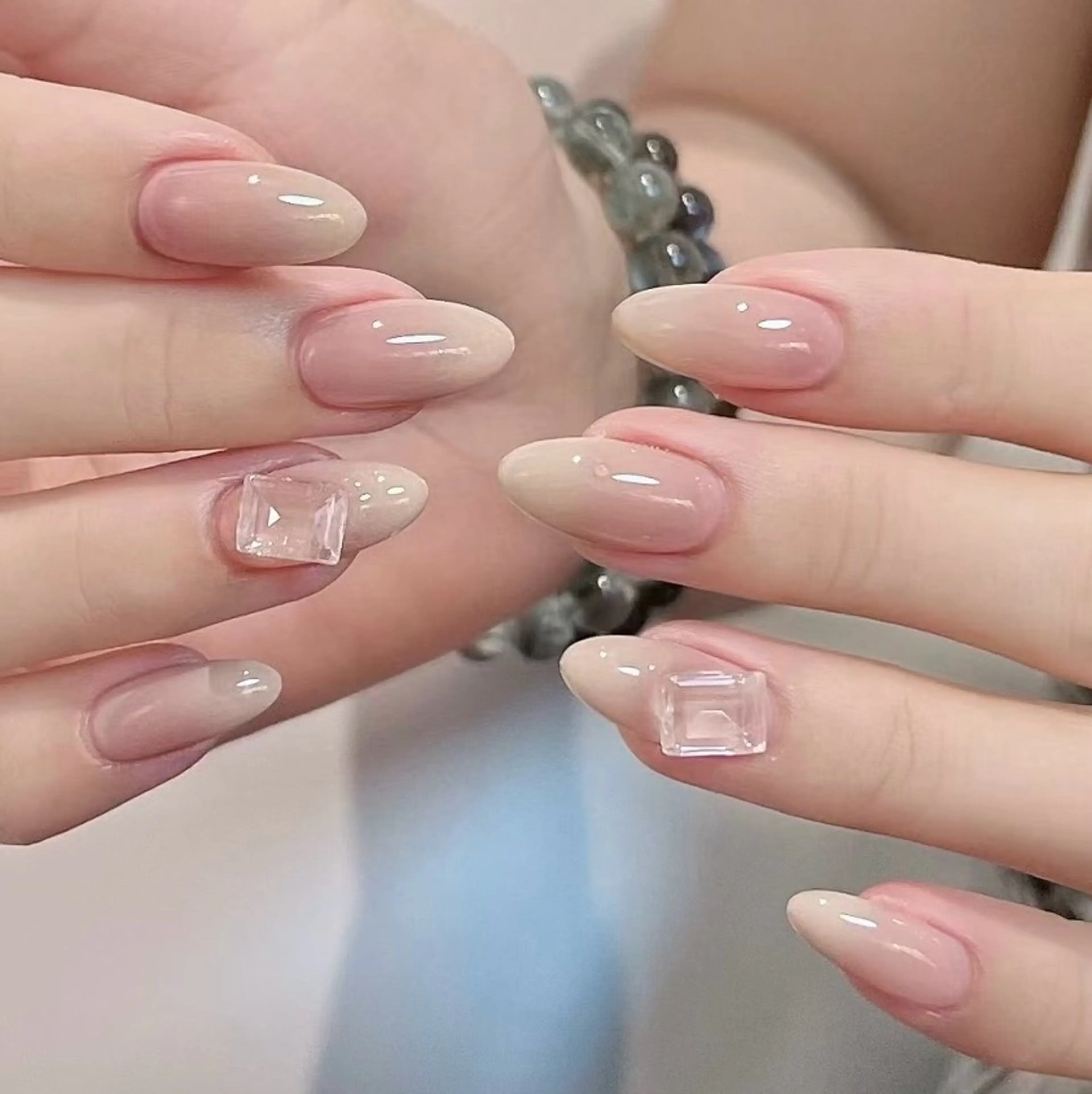 ネイル 氷ネイル・うるうるネイル キラキラネイル 韓国ネイル シンプルネイル ワンホンネイル ハンドネイル はなネイル所属・R_nail xixiのネイルデザイン