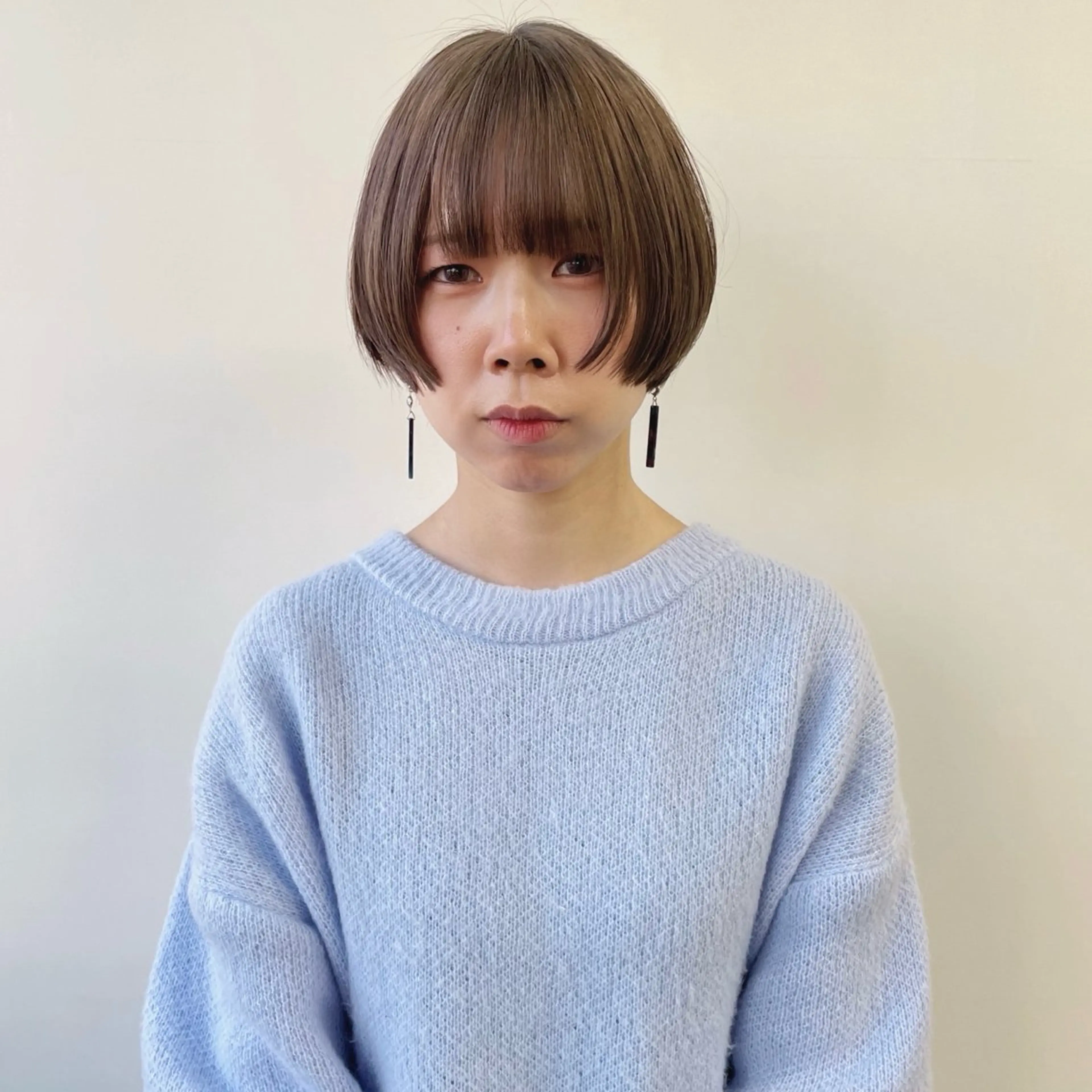 ショート カラー ショートボブ ベージュカラー ボブ 顔周りカット 伸ばしかけ カット ヘアカラー Terve. おすぎのヘアスタイル