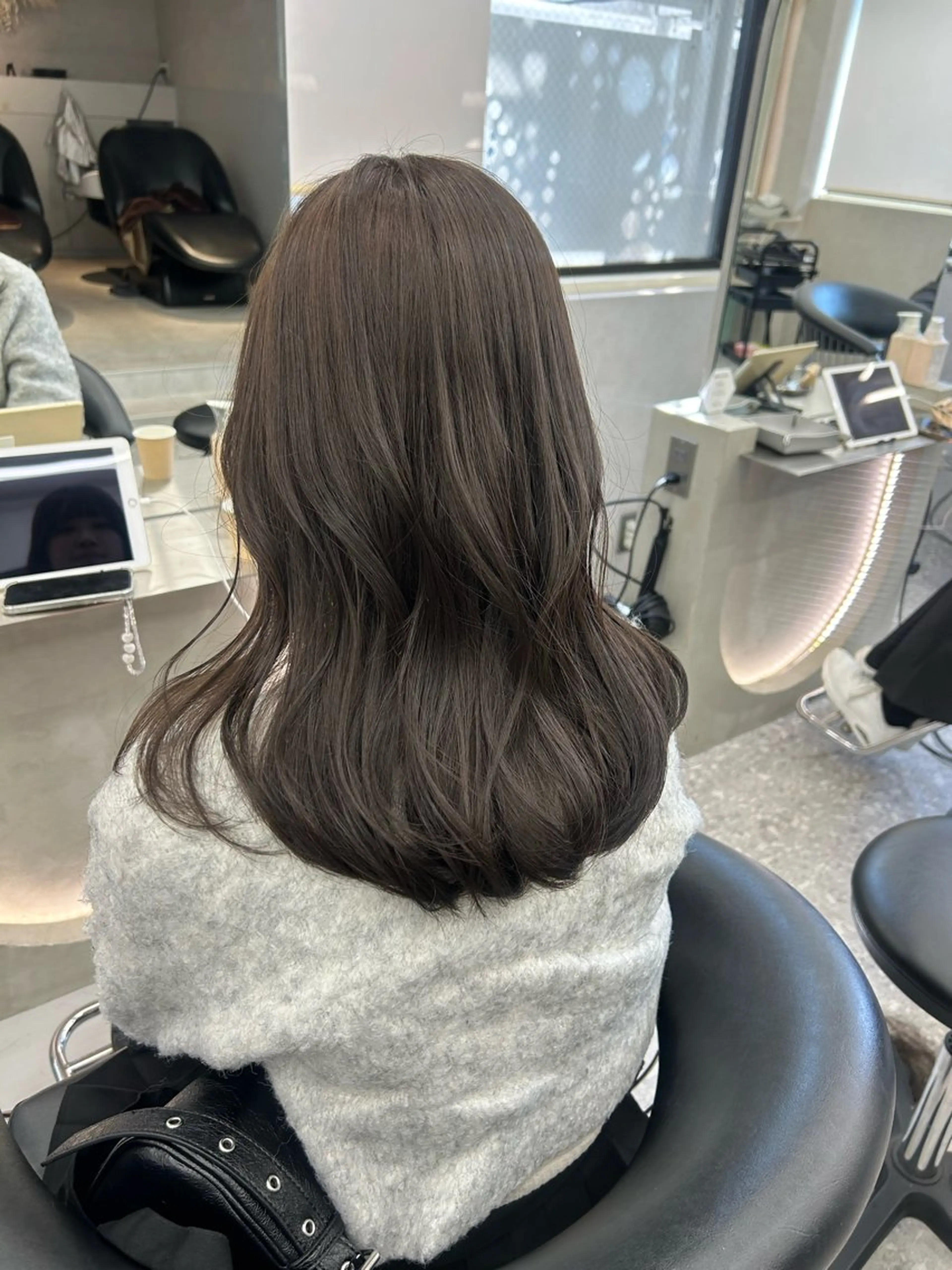 ミディアム カラー ヘアアレンジ カット ヘアカラー トリートメント ふみか🎀 ベージュカラーのヘアスタイル