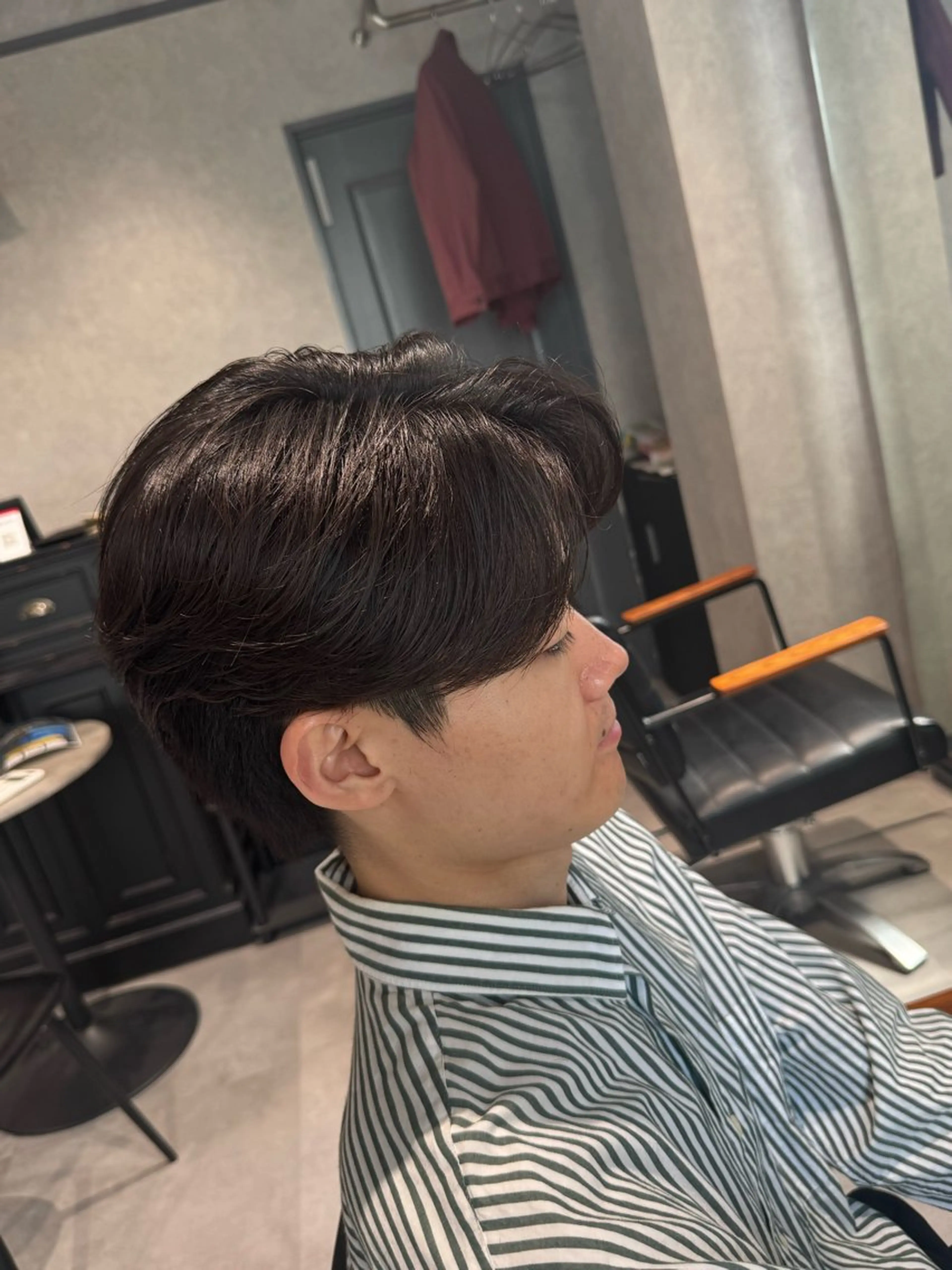 メンズ カット 毛流れ特化愁斗 センターパートパーマのヘアスタイル