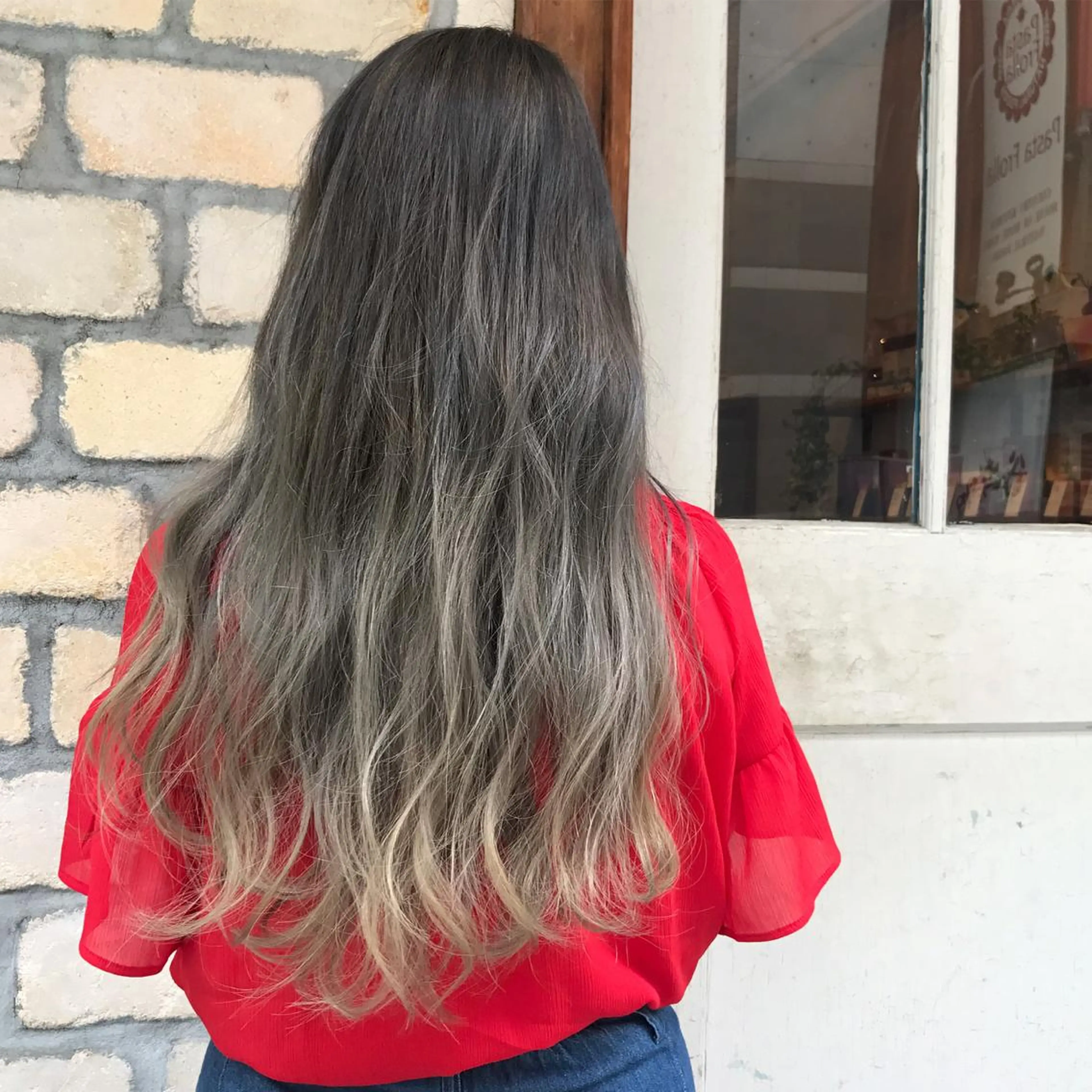 ロング カラー アッシュ ブリーチ ハイトーンカラー emme エミィ/立川のヘアスタイル