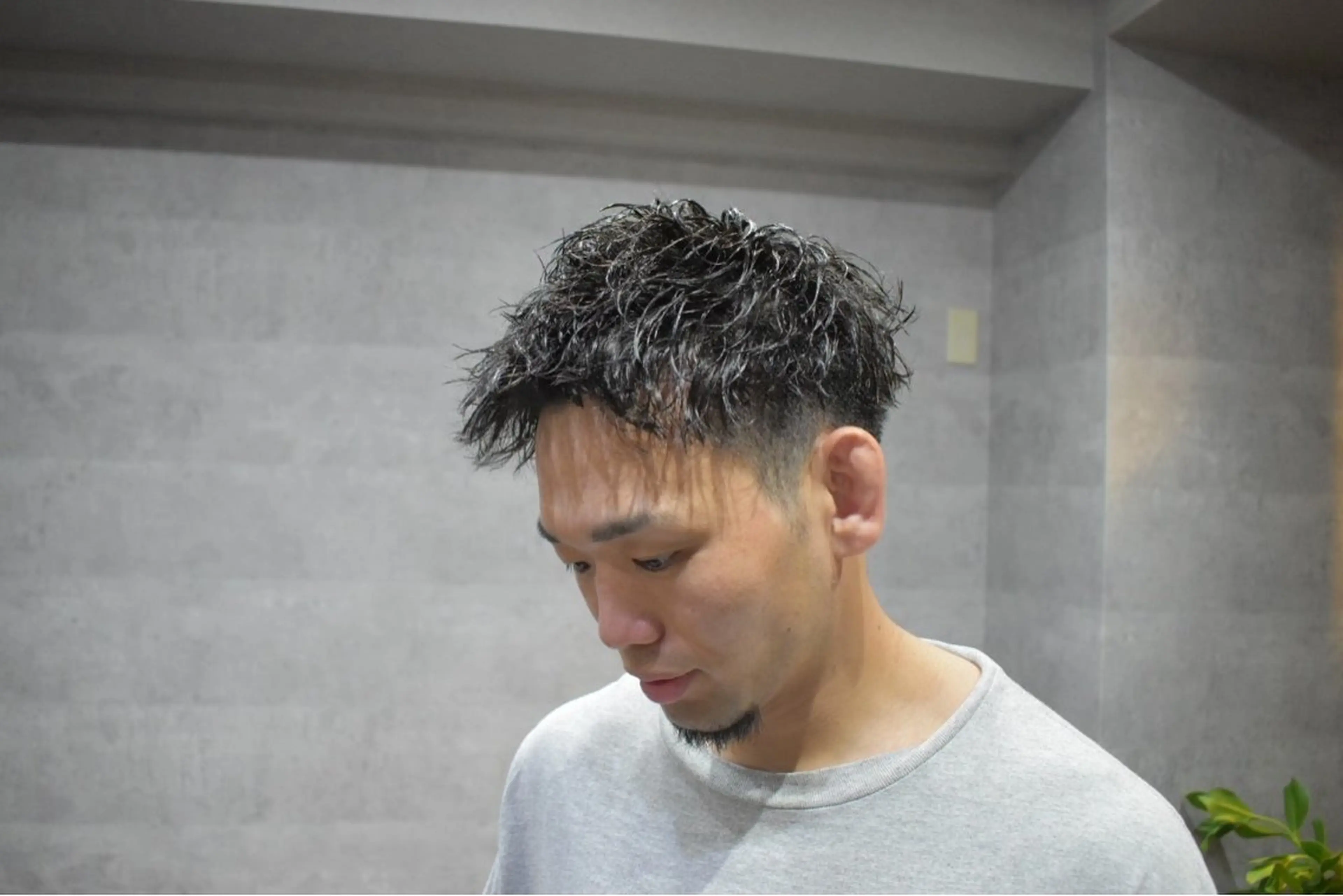 ミディアム パーマ メンズ ミディアムパーマ フェードカット メンズパーマ 【メンズスタイル】 YUKI🌿高田馬場のヘアスタイル