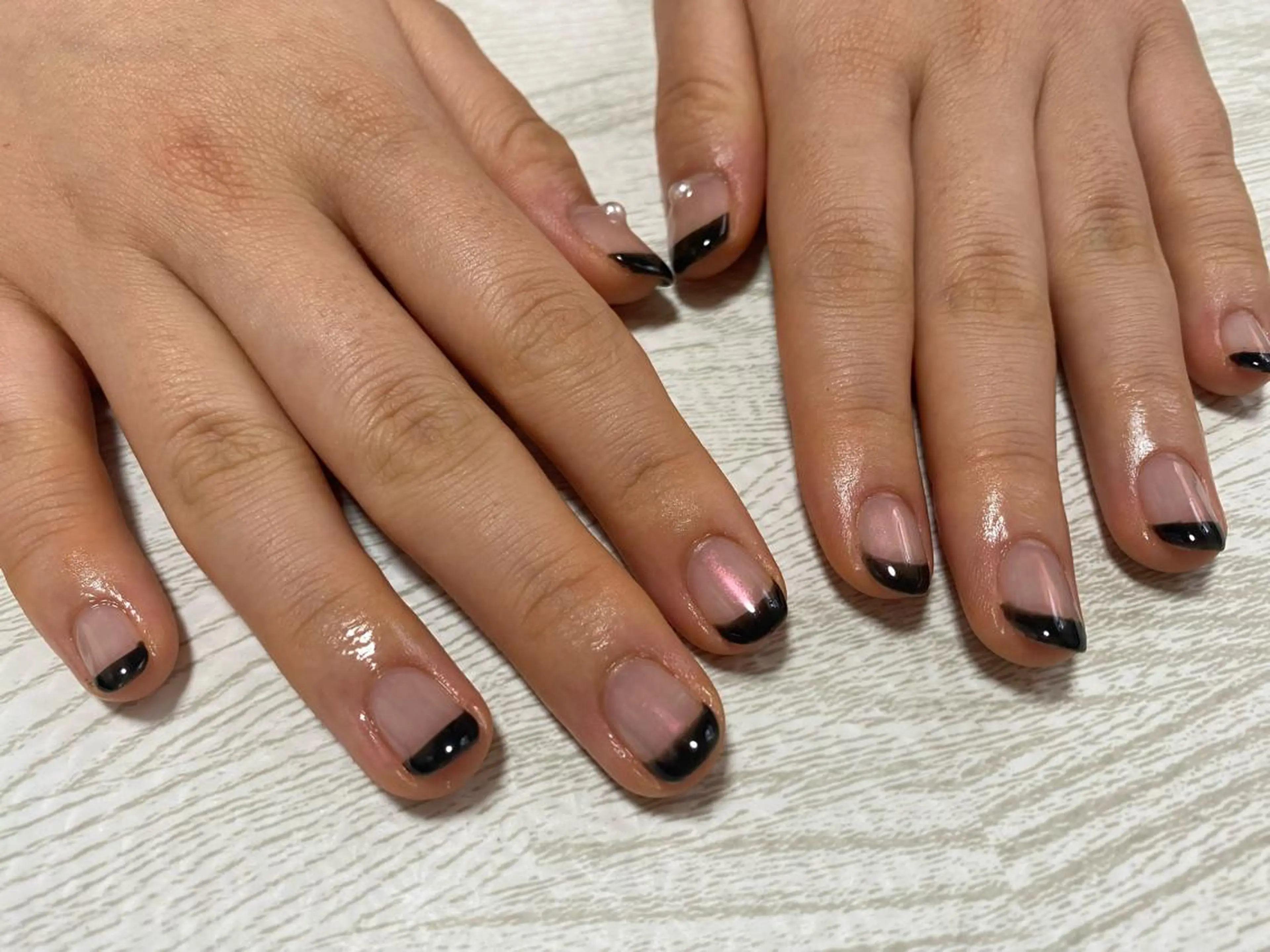 ネイル オーロラネイル フレンチネイル ハンドネイル Ulu  Nail 🌱MOMOKAのネイルデザイン