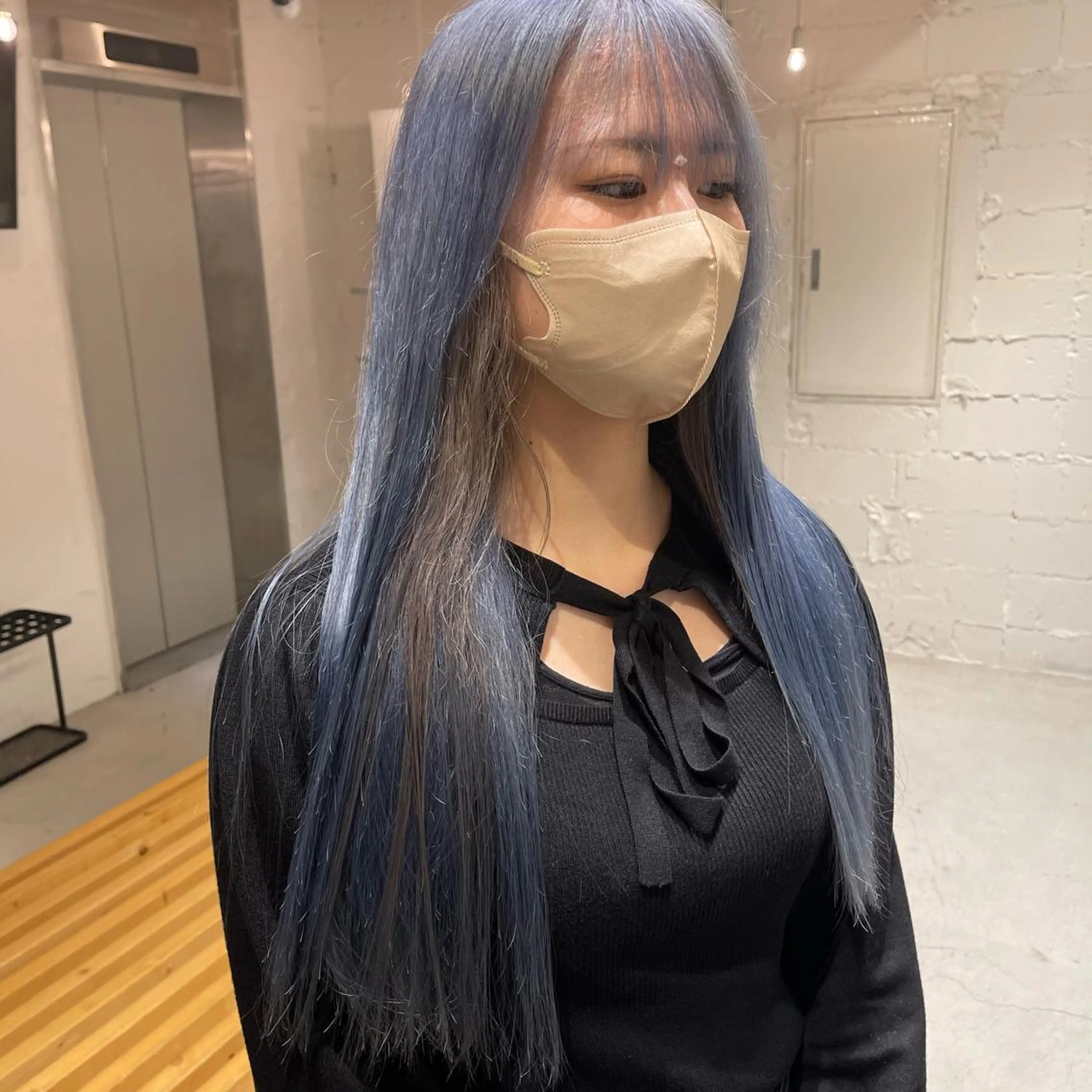 ロング カラー シルバー ヘアカラー トリートメント nameless miichiのヘアスタイル
