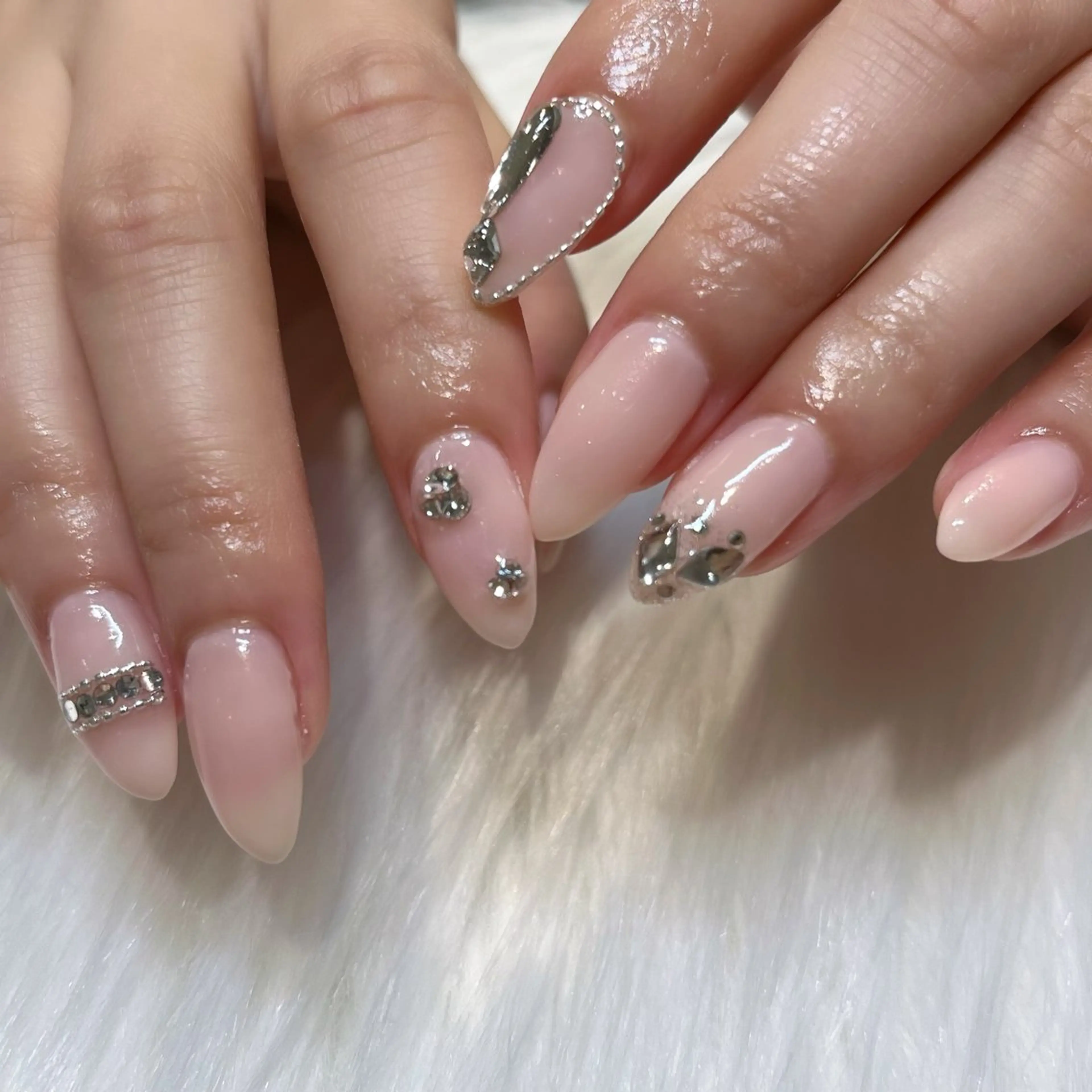 ネイル アートネイル ガーリー 韓国ネイル 持ち込み ワンホンネイル ハンドネイル KOKONA 🎀のネイルデザイン