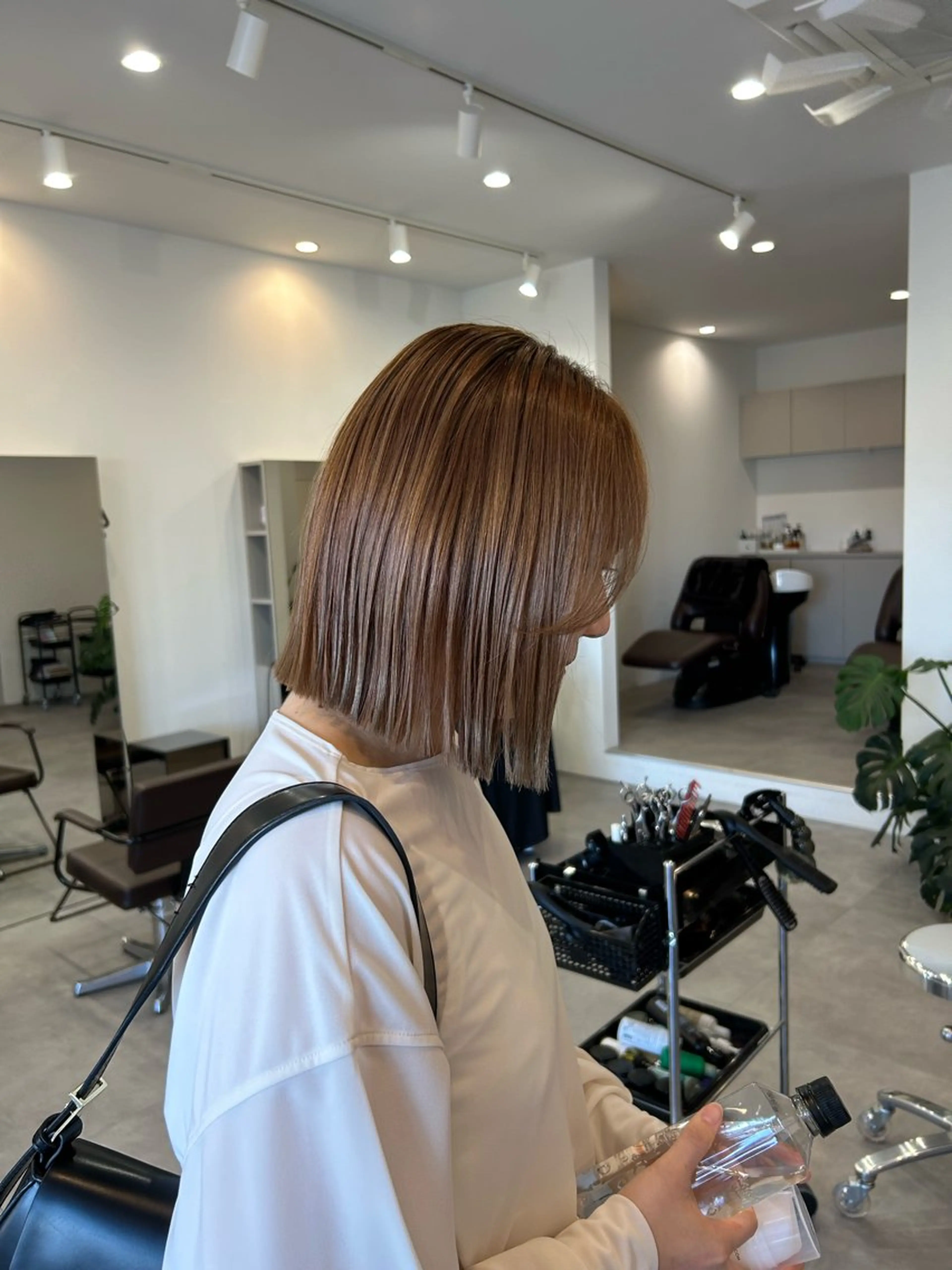ミディアム カラー ベージュカラー ブリーチ ブリーチなしカラー カット ヘアカラー YUEN イシイ アミのヘアスタイル
